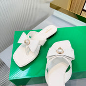 CHANEL 26S THONG SANDALS IN WHITE LAMBSKIN AND FABRIC WITH BOW