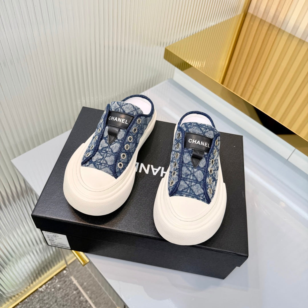 CHANEL 26S MULE SNEAKERS IN NAVY BLUE DIAMOND-PATTERNED WOVEN DENIM FABRIC STYLE 2