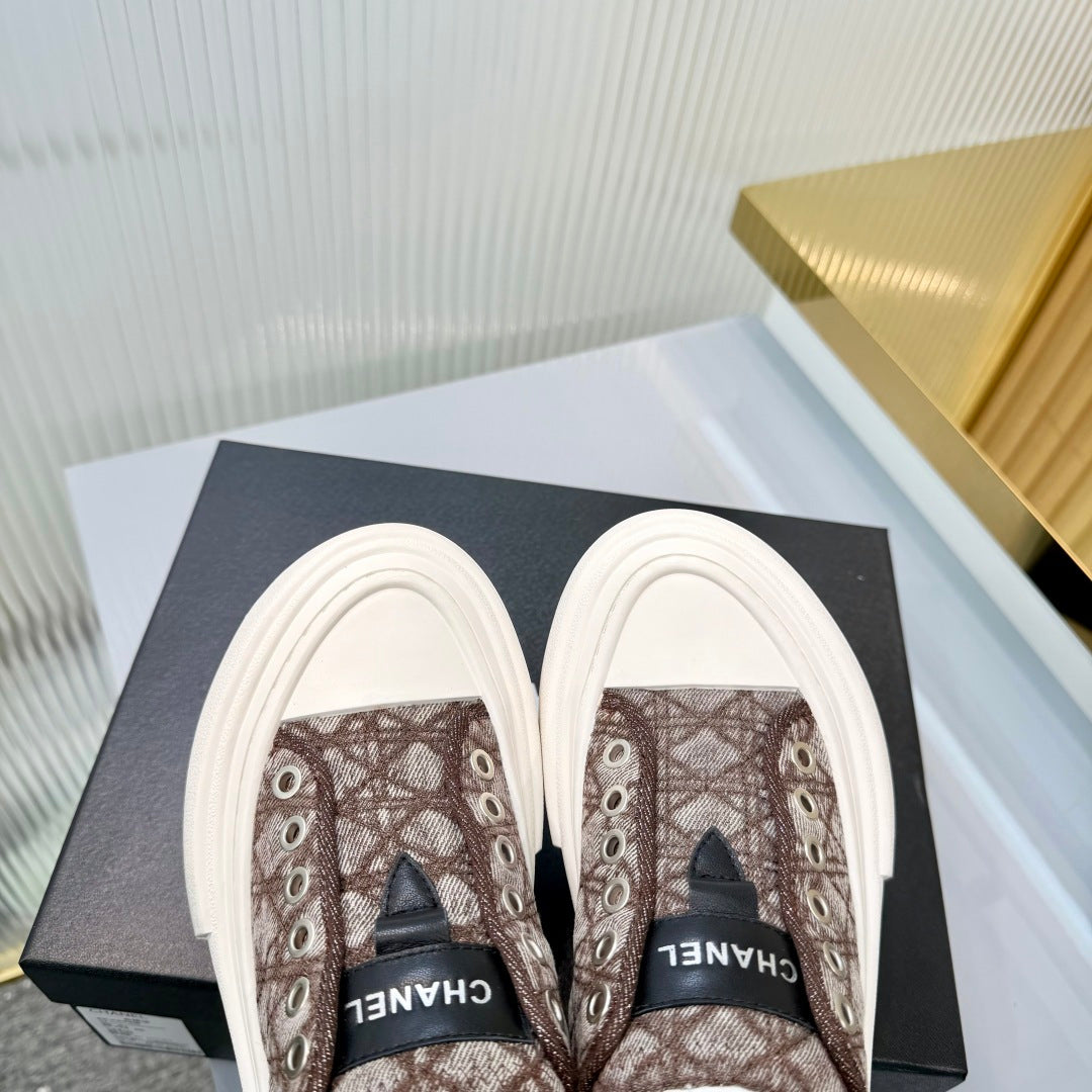 CHANEL 26S MULE SNEAKERS IN BROWN DIAMOND-PATTERNED WOVEN DENIM FABRIC STYLE 1