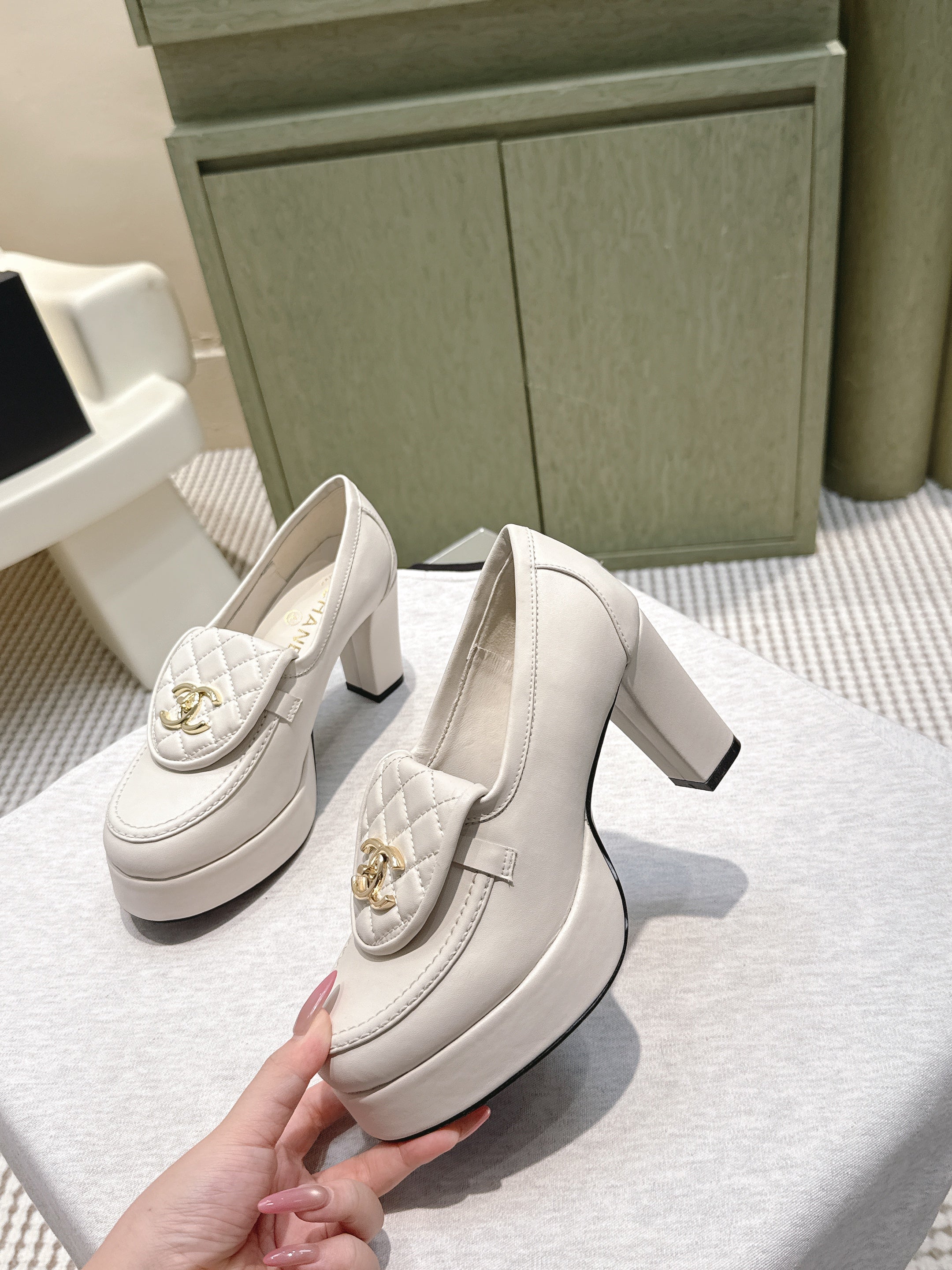 CHANEL 25S HIGH-HEELED MOCCASINS 80MM IN WHITE CALFSKIN GOLD HARDWARE