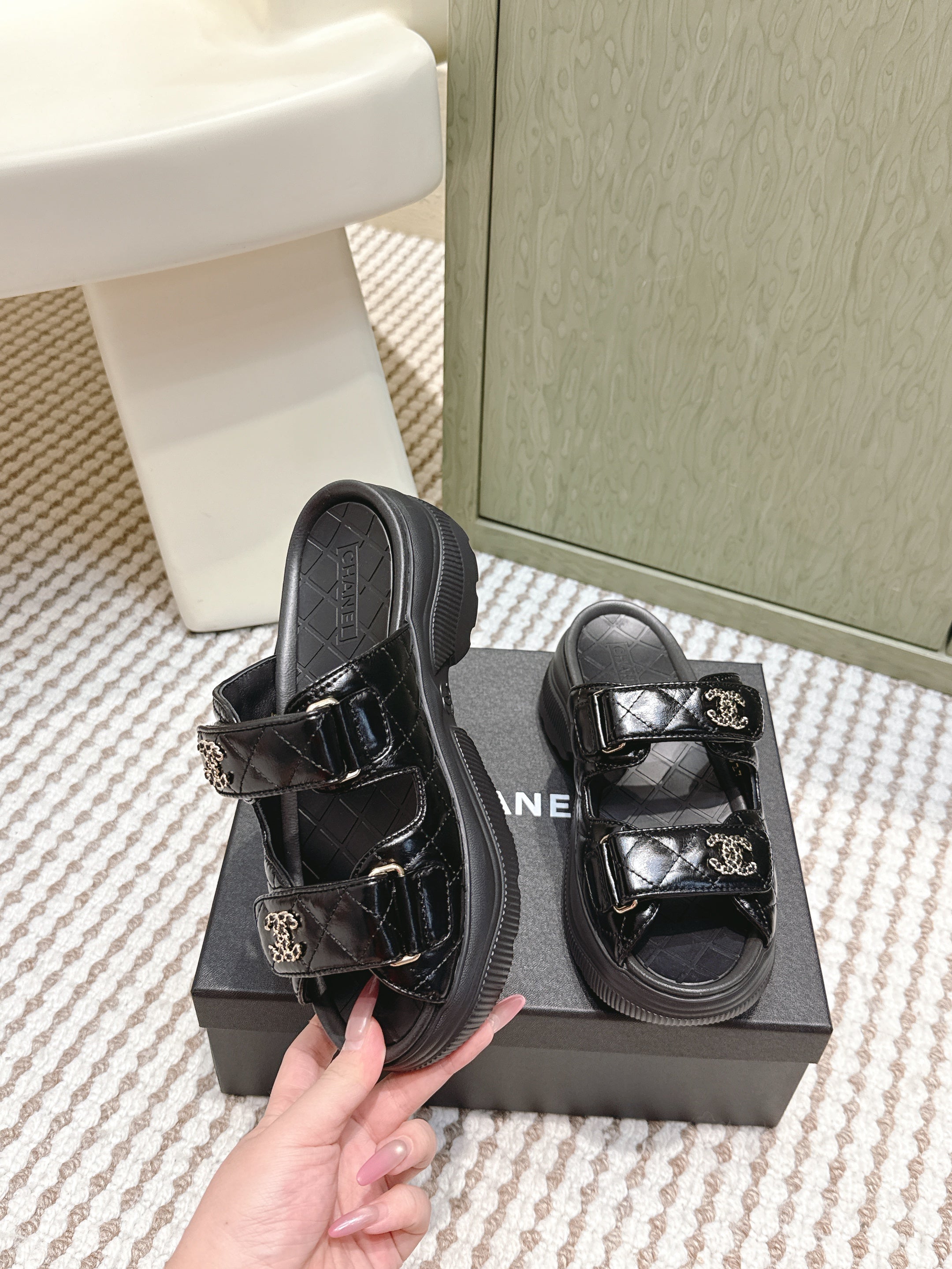 CHANEL 25S STRAP SANDALS IN BLACK PATENT CALFSKIN SILVER HARDWARE