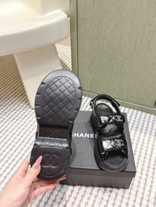 CHANEL 25S SANDALS IN BLACK PATENT CALFSKIN GOLD HARDWARE