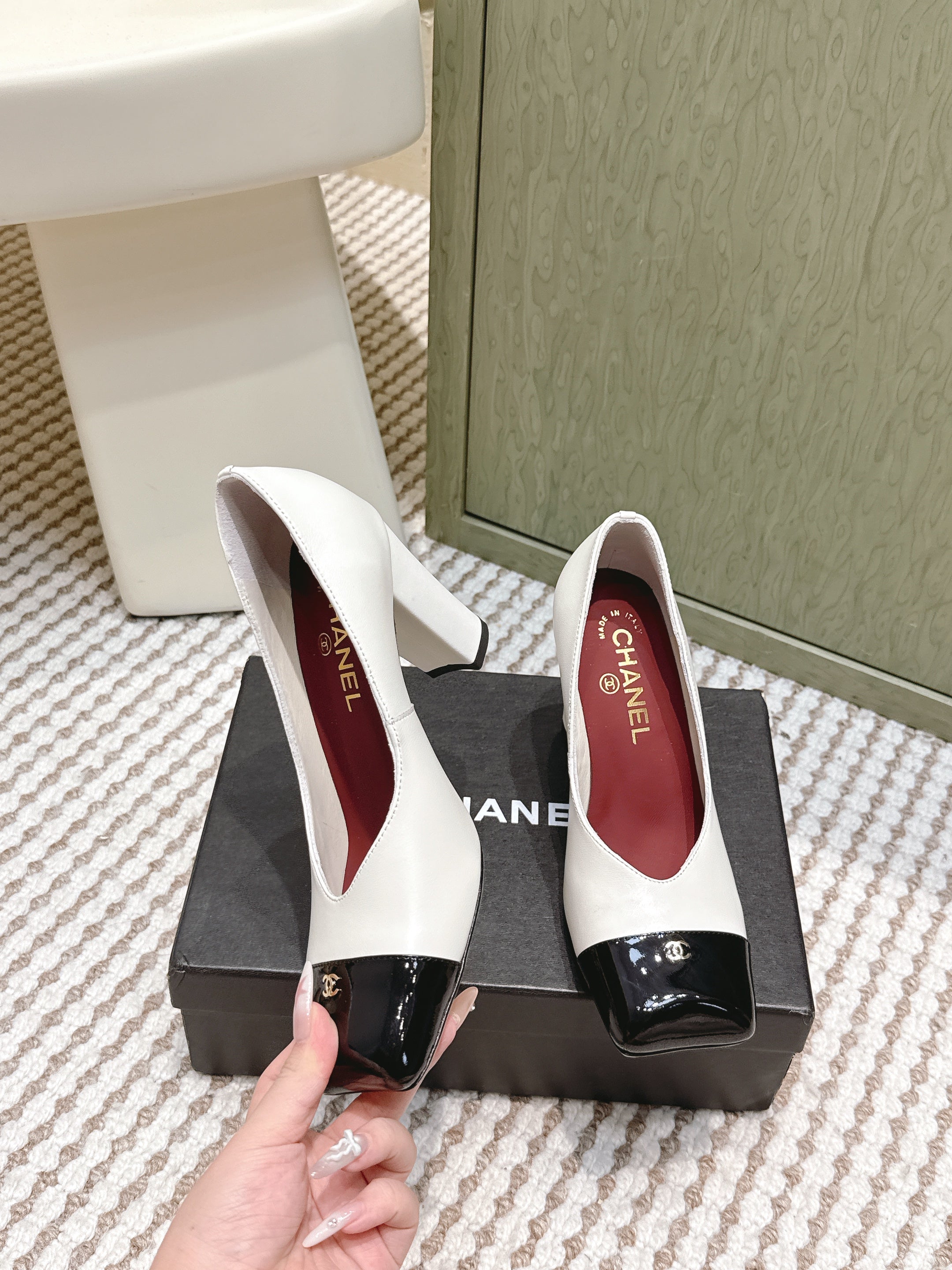 CHANEL 25S SQUARE-TOE HIGH HEELS 90MM IN WHITE AND BLACK CALFSKIN