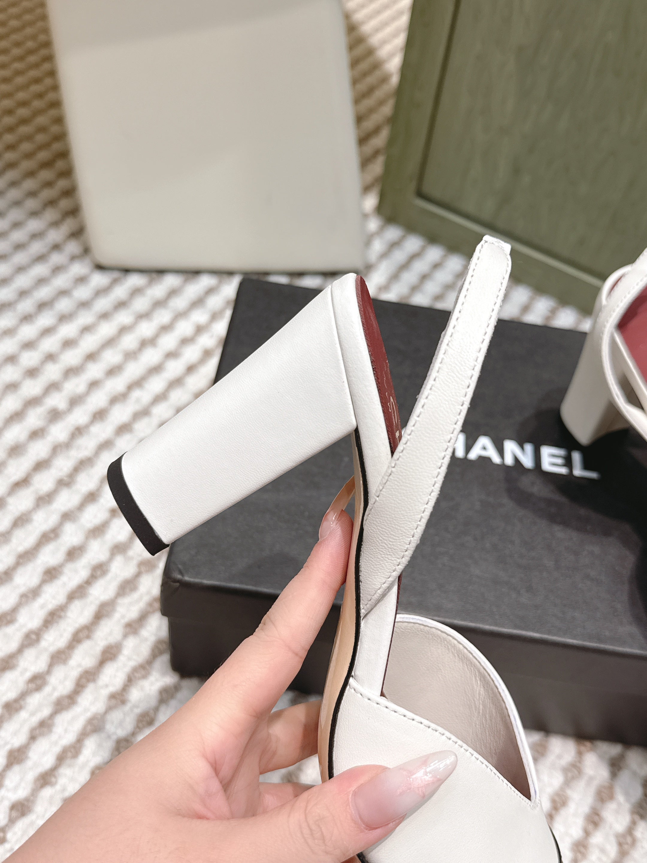 CHANEL 25S HIGH-HEELED SQUARE-TOE SLINGBACK 90MM IN WHITE AND BLACK CALFSKIN