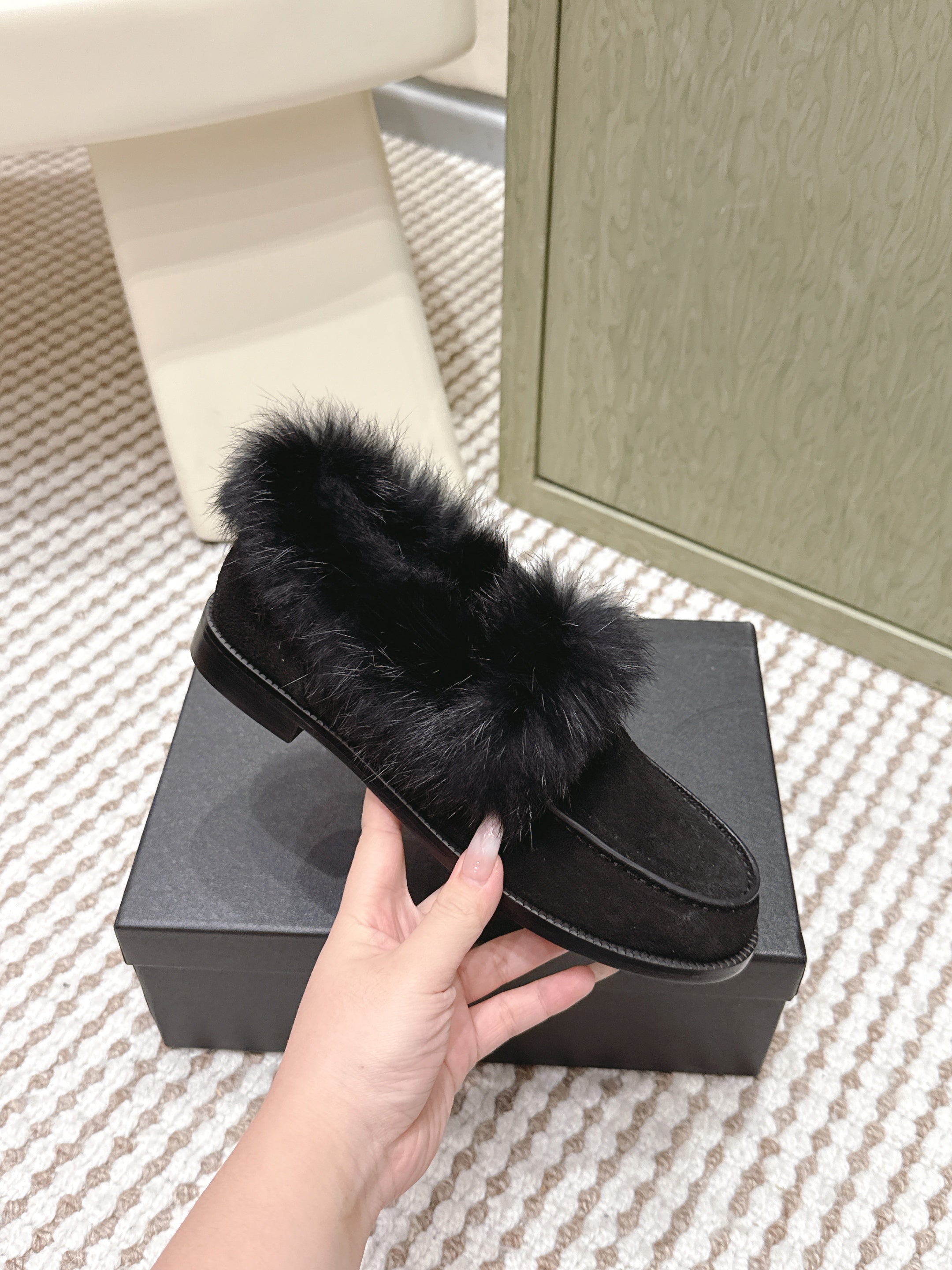 CHANEL 25S LOAFERS MOCCASIN IN BLACK SUEDE WITH MINK FUR LINING
