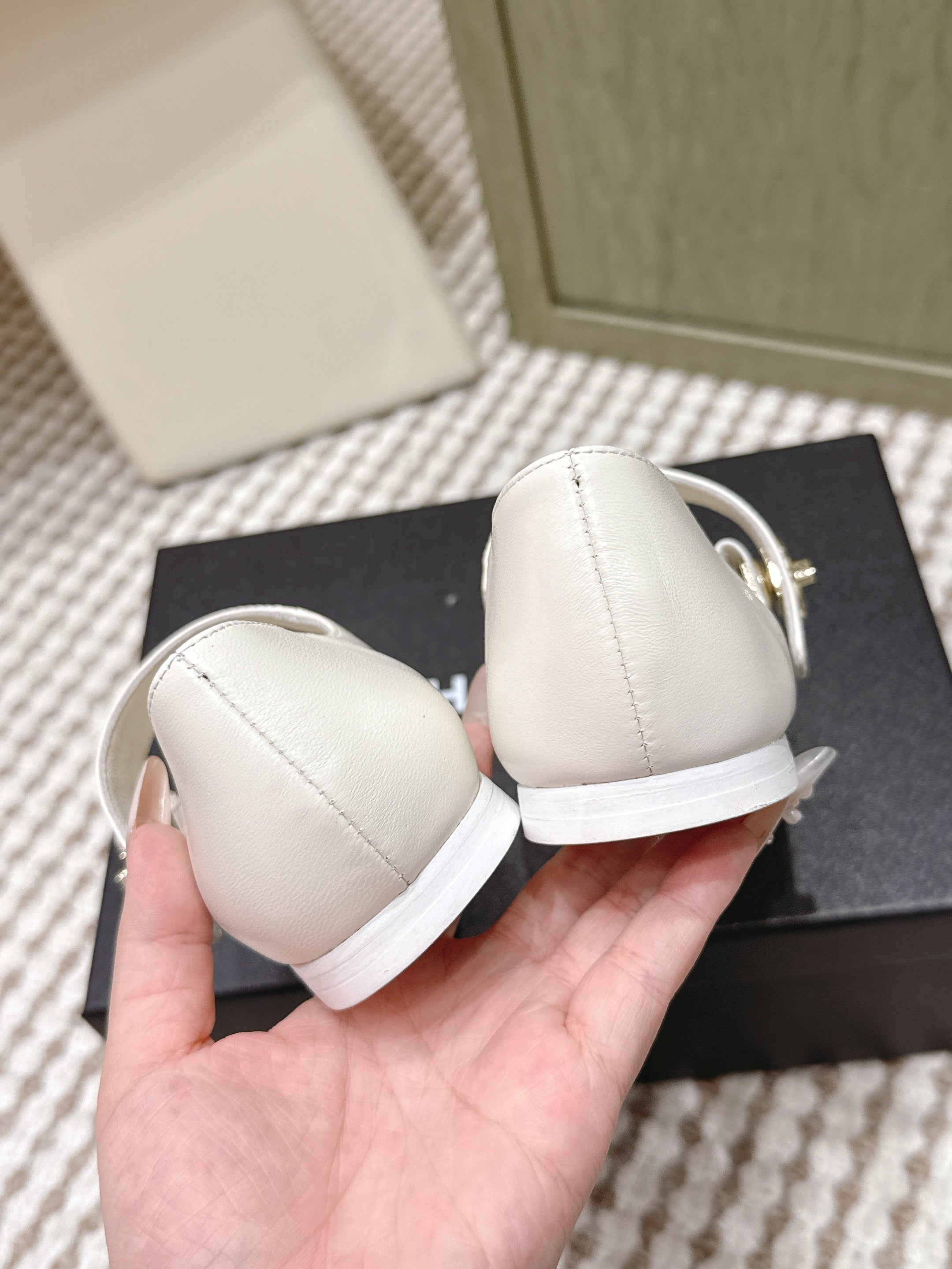 CHANEL 25S MARY JANE FLAT IN WHITE LAMBSKIN WITH YELLOW CAP TOE GOLD HARDWARE