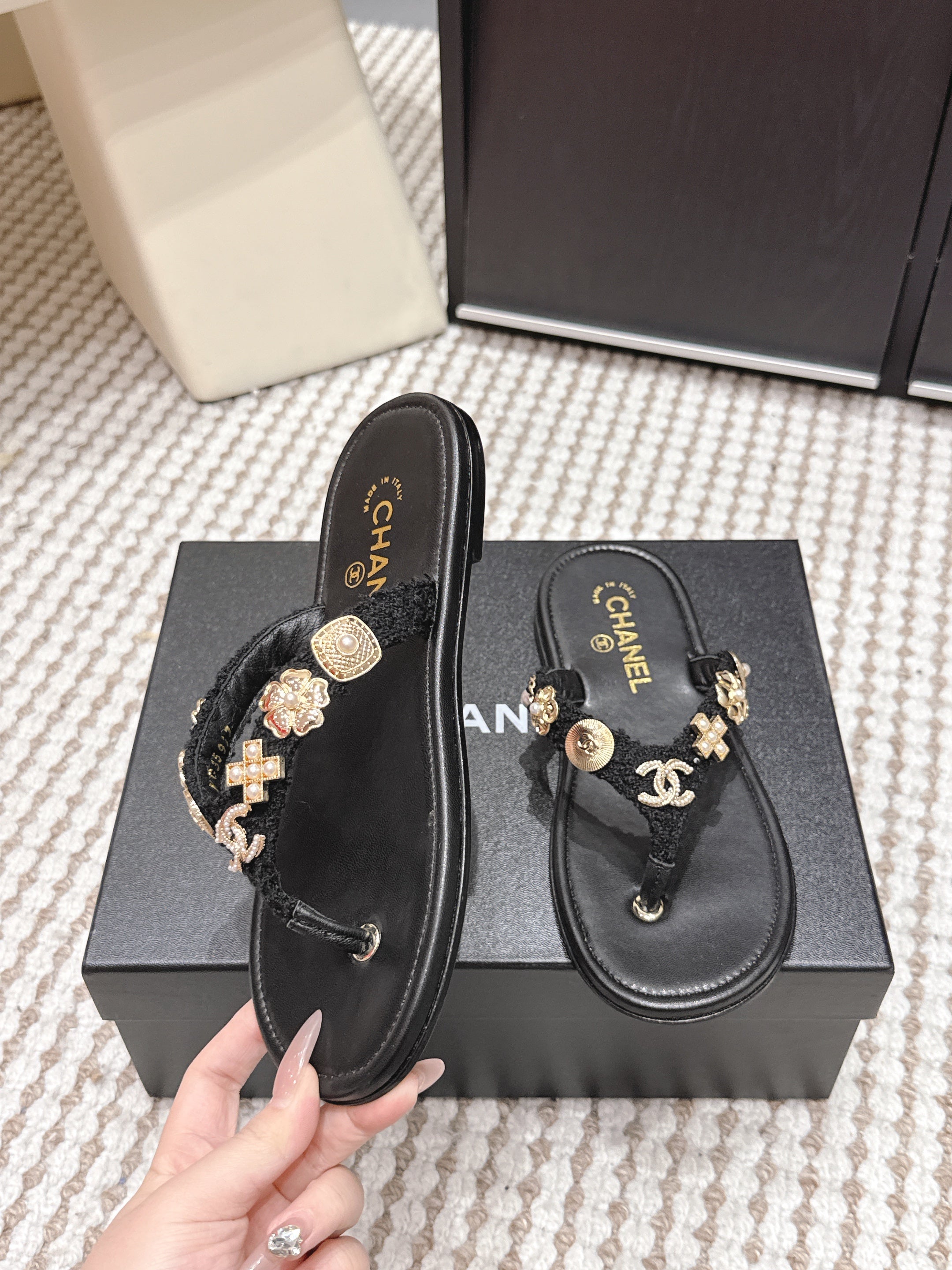 CHANEL 26S FLIP-FLOPS IN BLACK CALFSKIN