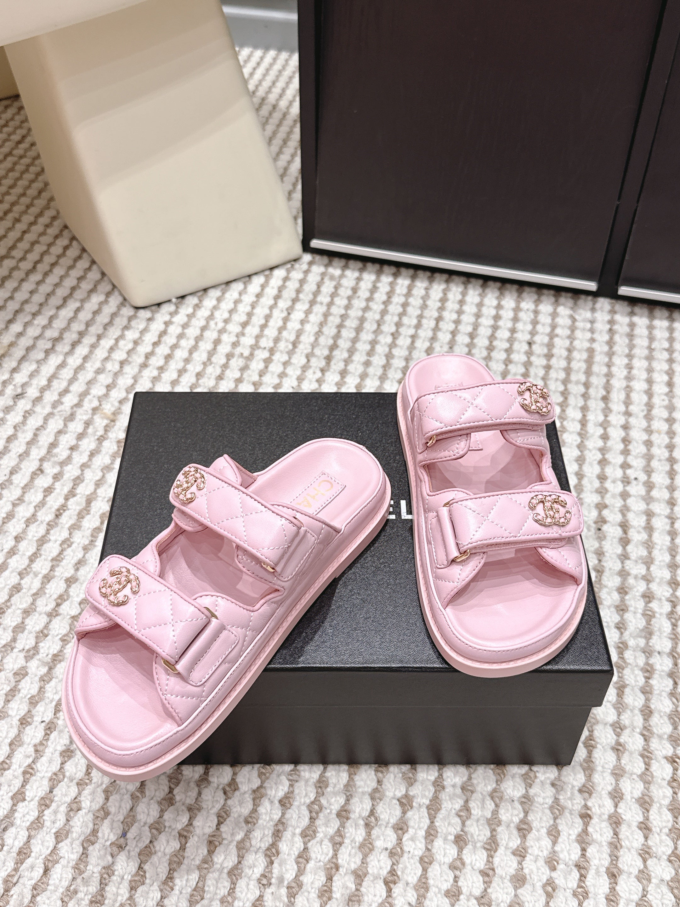 CHANEL 26S SANDALS IN LIGHT PINK CALFSKIN