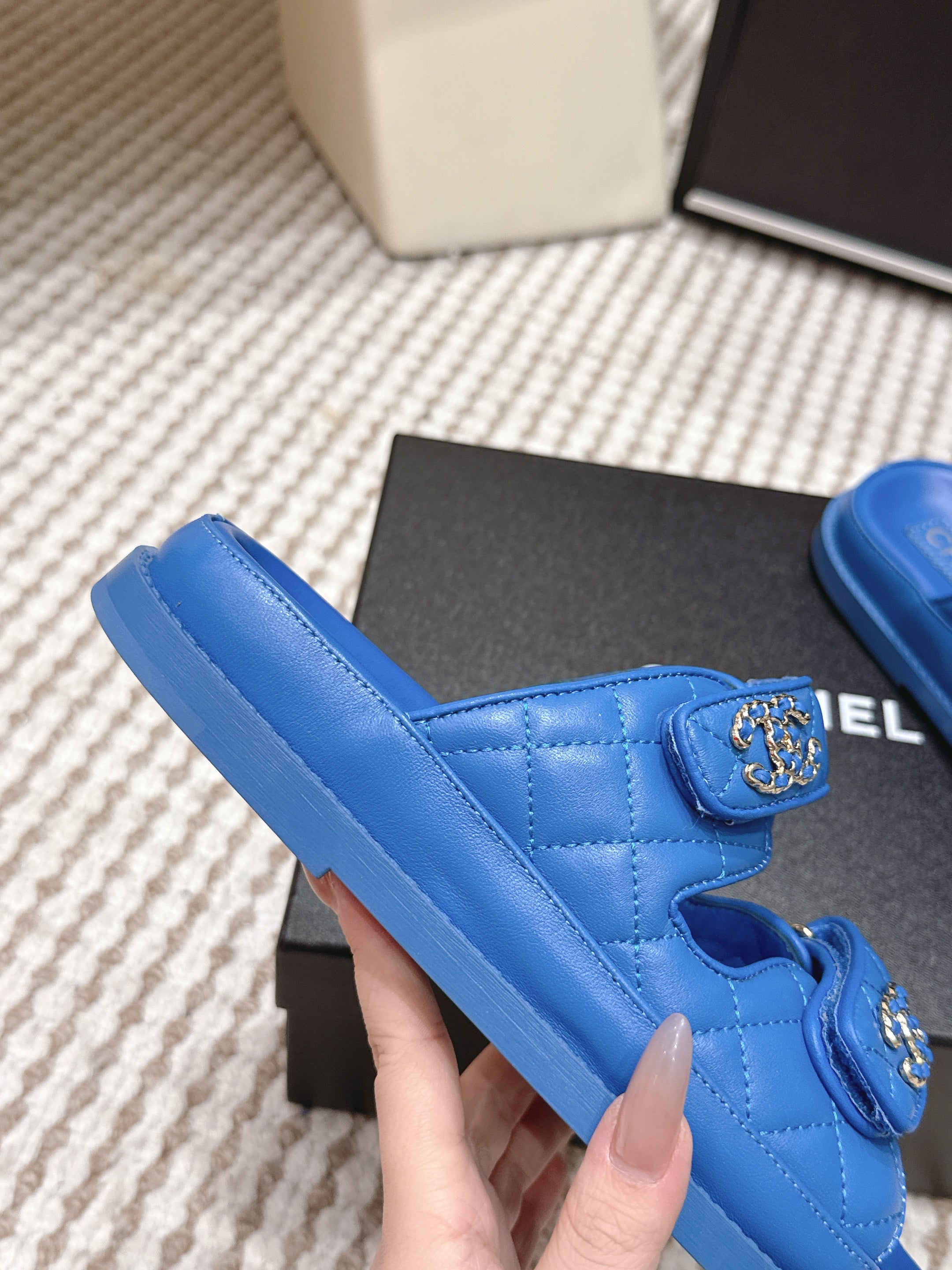 CHANEL 26S SANDALS IN BLUE CALFSKIN