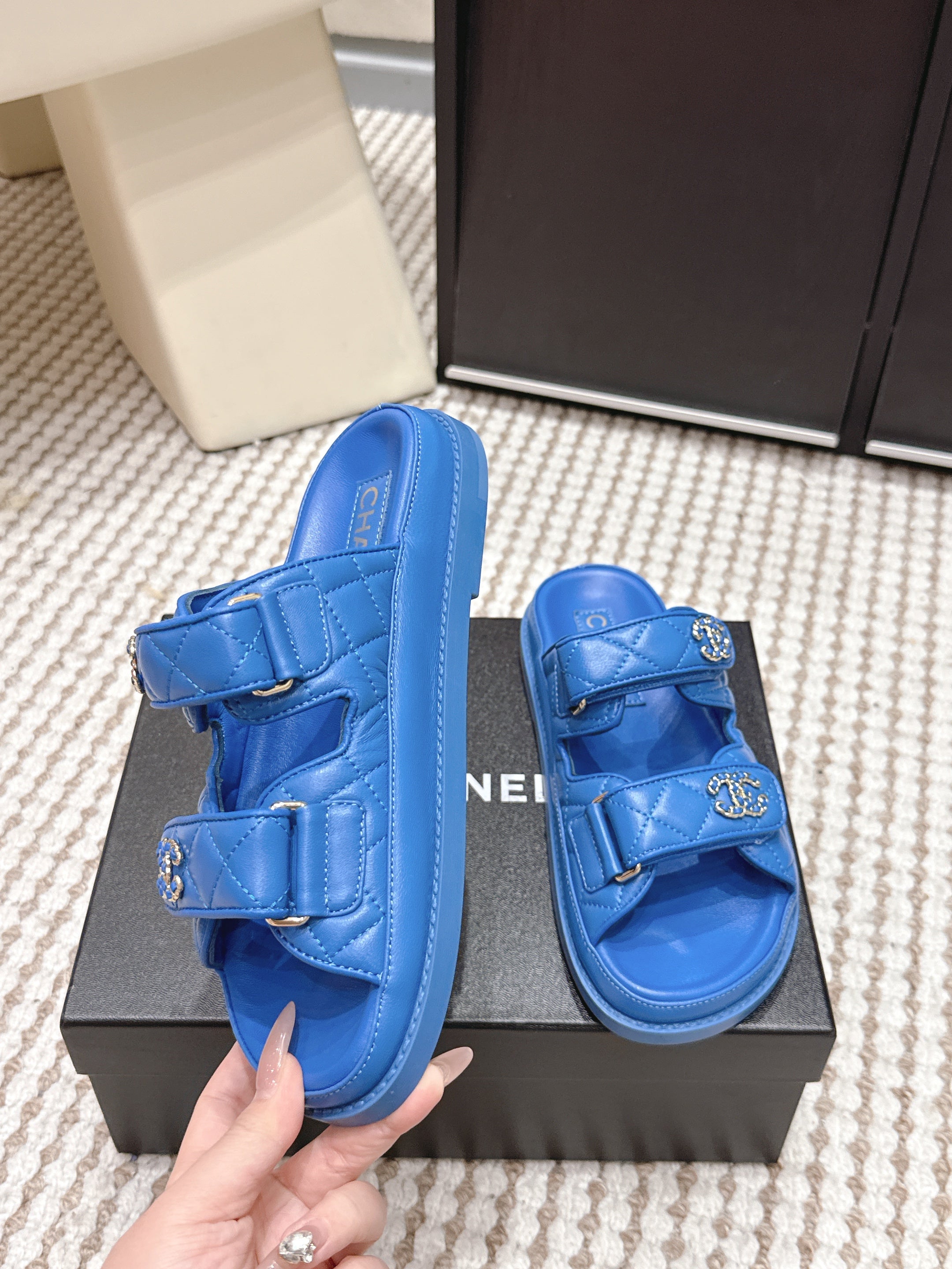 CHANEL 26S SANDALS IN BLUE CALFSKIN