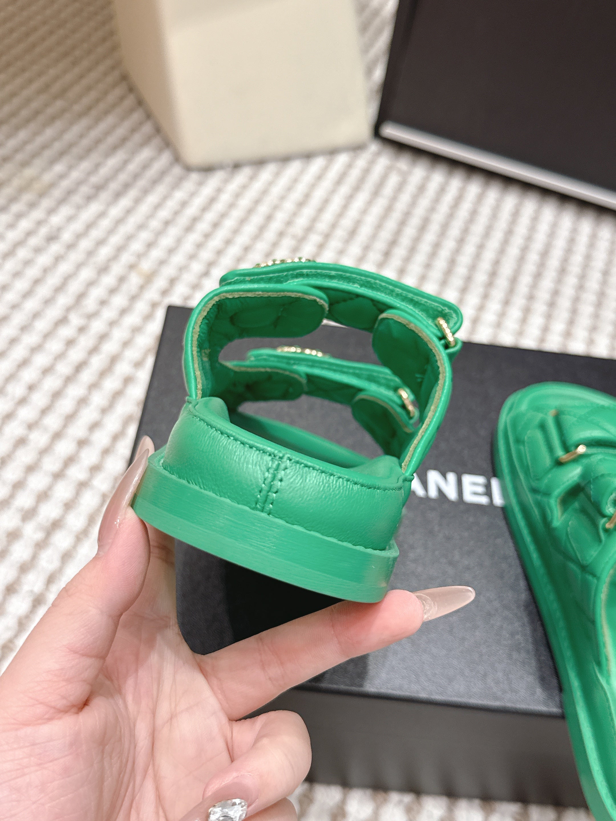 CHANEL 26S SANDALS IN GREEN CALFSKIN