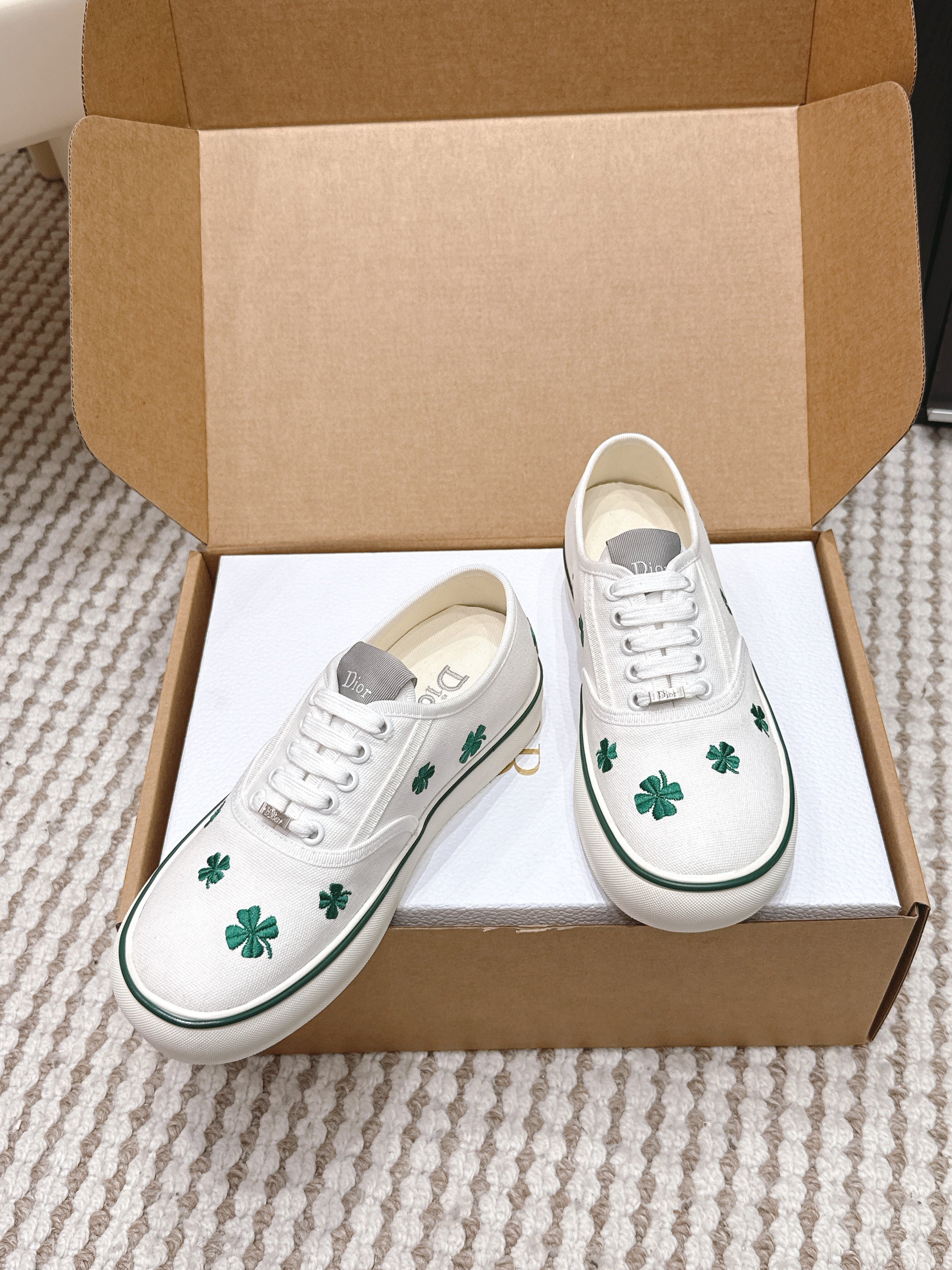 DIOR 26S SALTWIND SNEAKER IN WHITE FABRIC STYLE 2