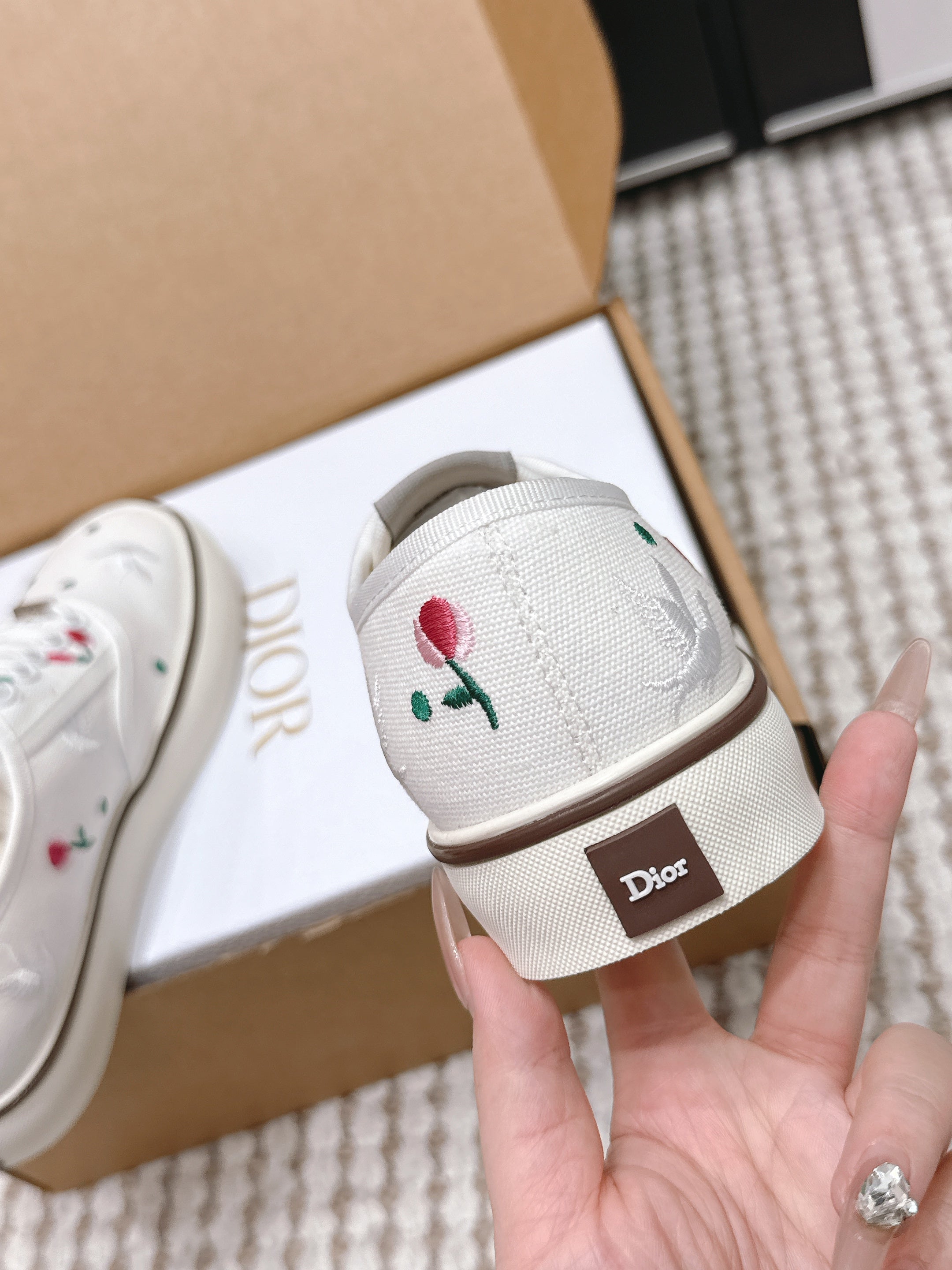 DIOR 26S SALTWIND SNEAKER IN WHITE FABRIC STYLE 1