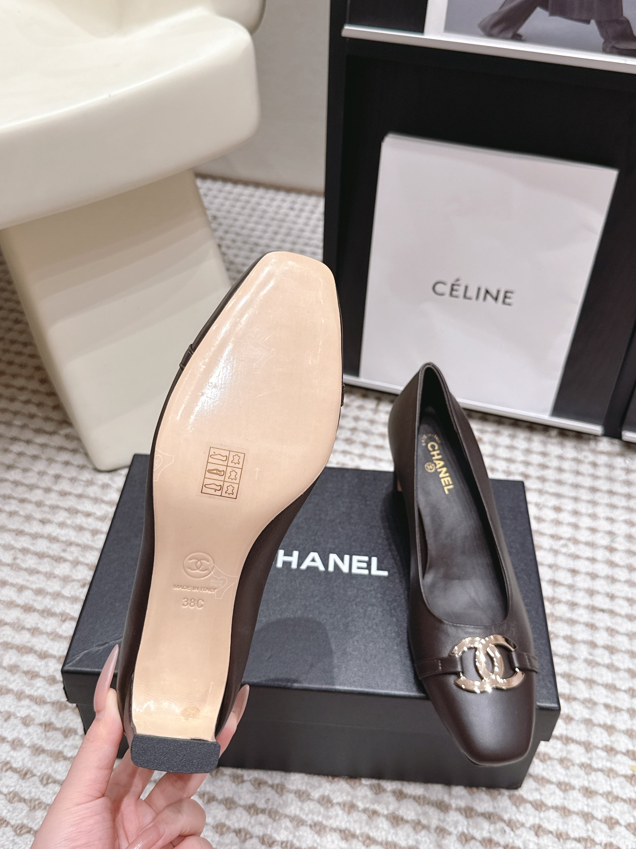 CHANEL 26S HIGH HEELS 75 MM IN DARK BROWN CALFSKIN WITH GOLD-TONE CC LOGO