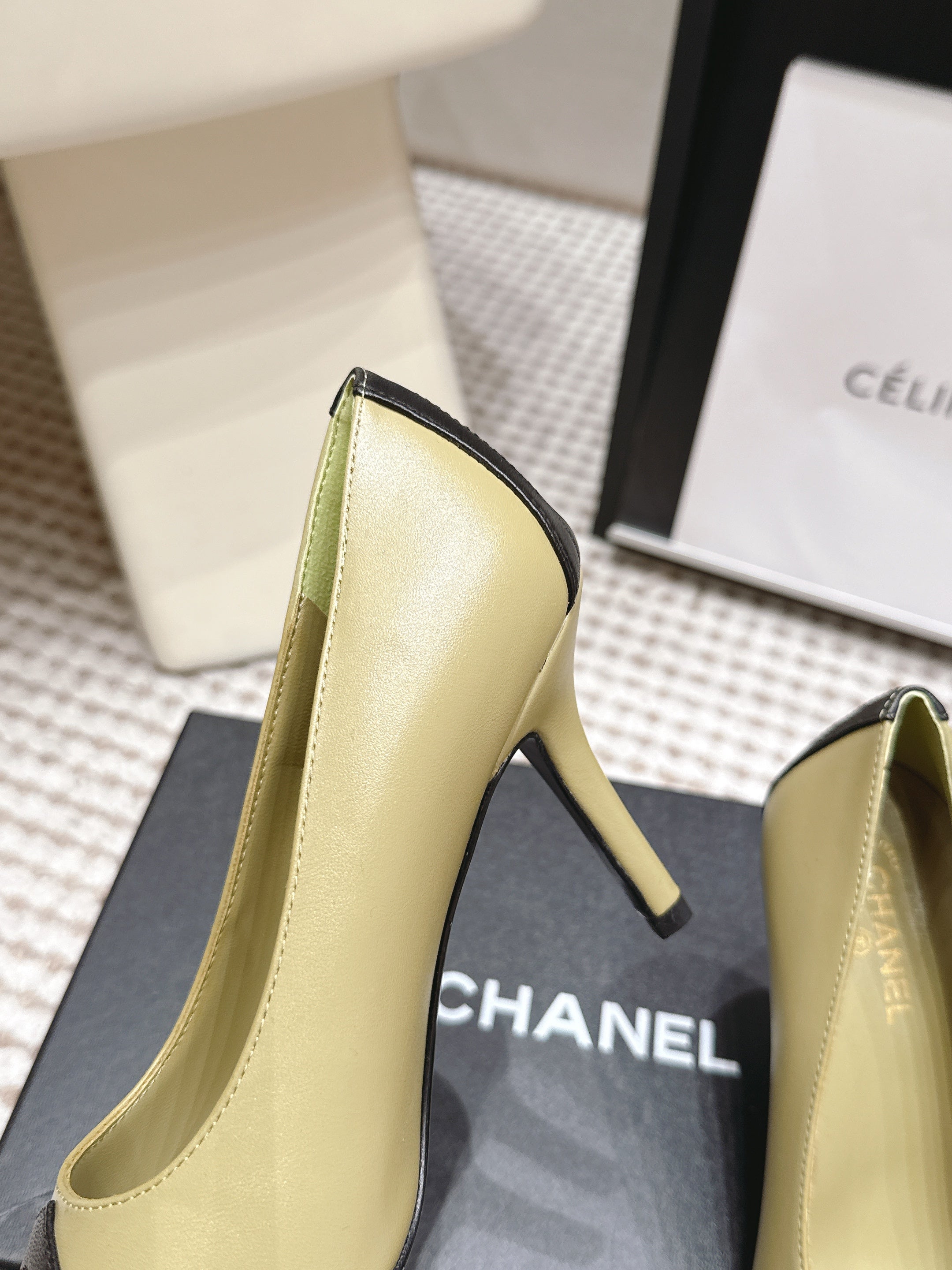 CHANEL 26S HIGH HEELS IN CREAM BEIGE LAMBSKIN WITH BLACK CHEVRON-QUILTED TOE
