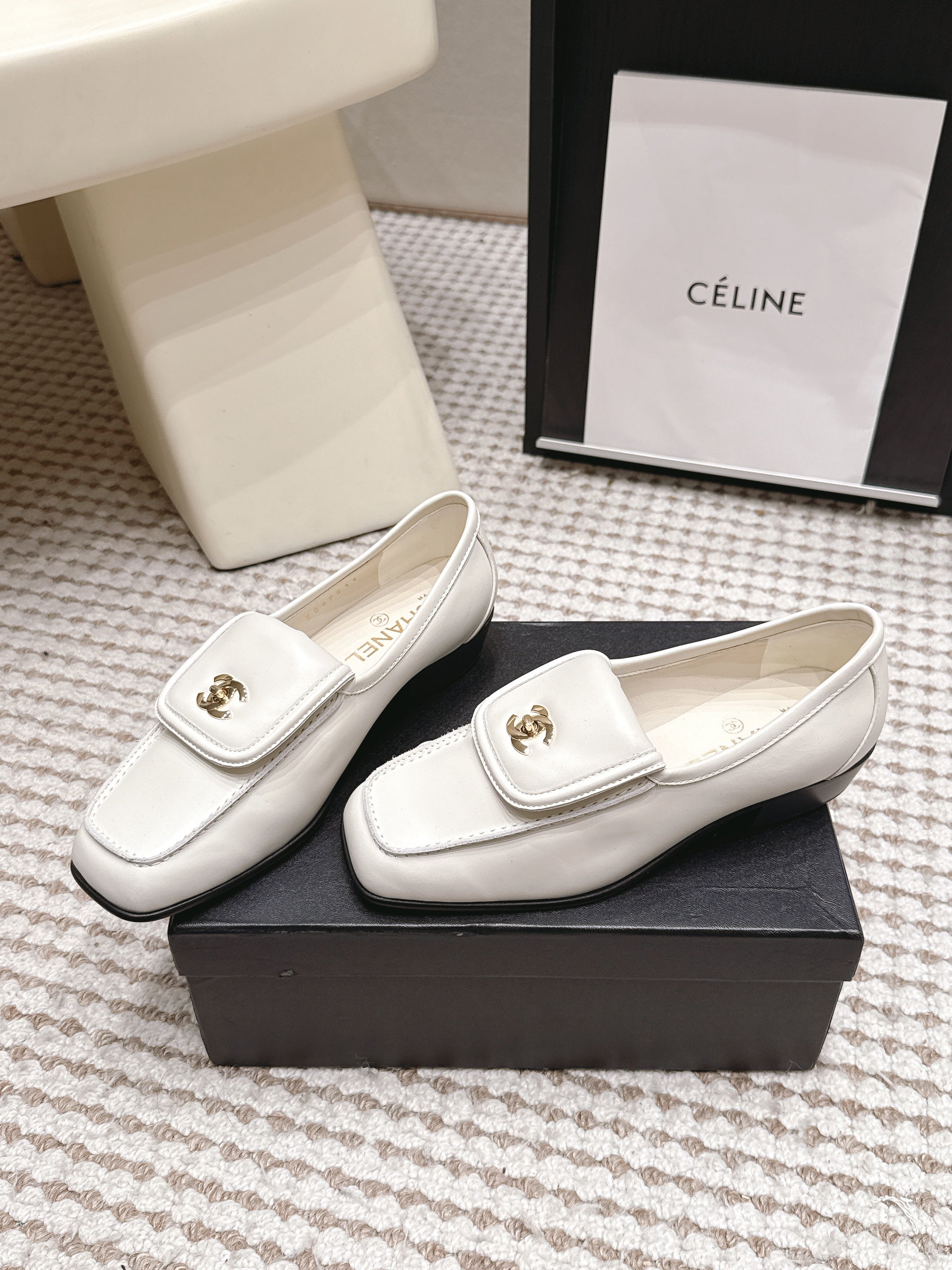 CHANEL 26S LOAFERS IN WHITE CALFSKIN WITH GOLD-TONE CC LOGO