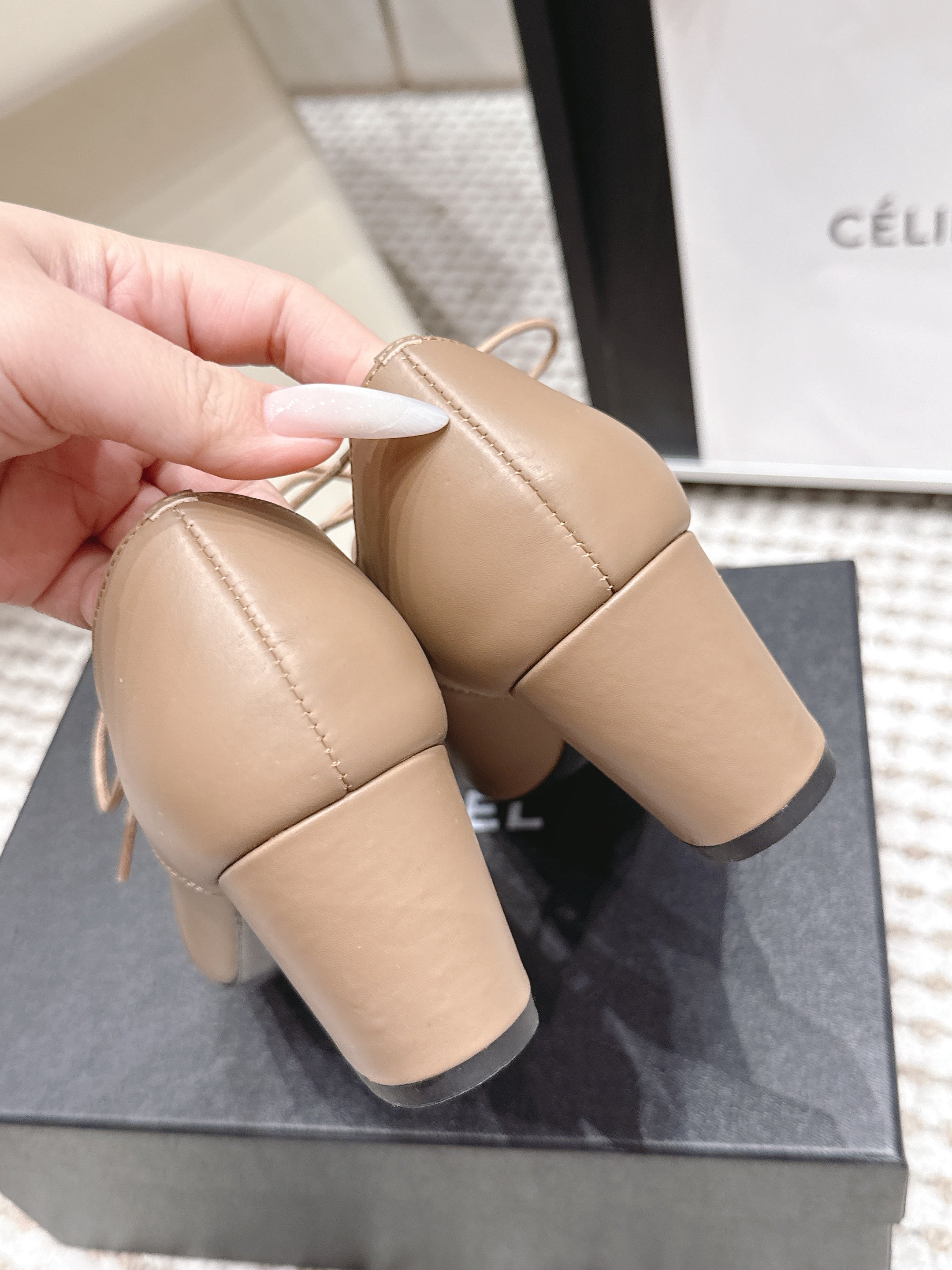 CHANEL 26S LACE-UP OXFORD HEELS IN LIGHT BROWN CALFSKIN WITH BLACK TOE CAP
