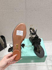 AQUAZZURA 26S FLORAL THONG SANDALS IN BLACK WOVEN RAFFIA