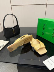 BOTTEGA VENETA 26S SANDALS IN LIGHT YELLOW CALFSKIN AND RAFFIA