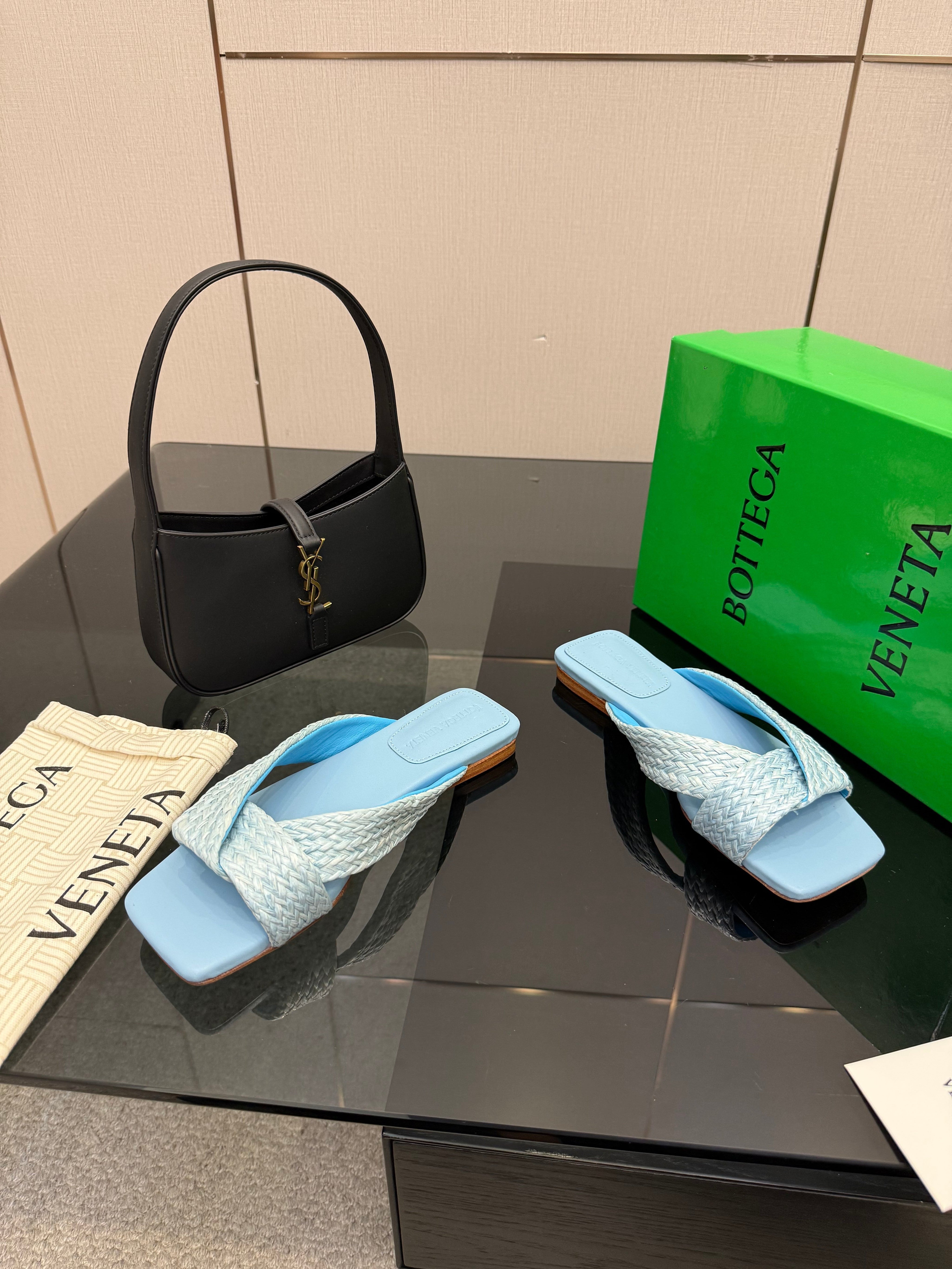 BOTTEGA VENETA 26S SANDALS IN LIGHT BLUE CALFSKIN AND RAFFIA