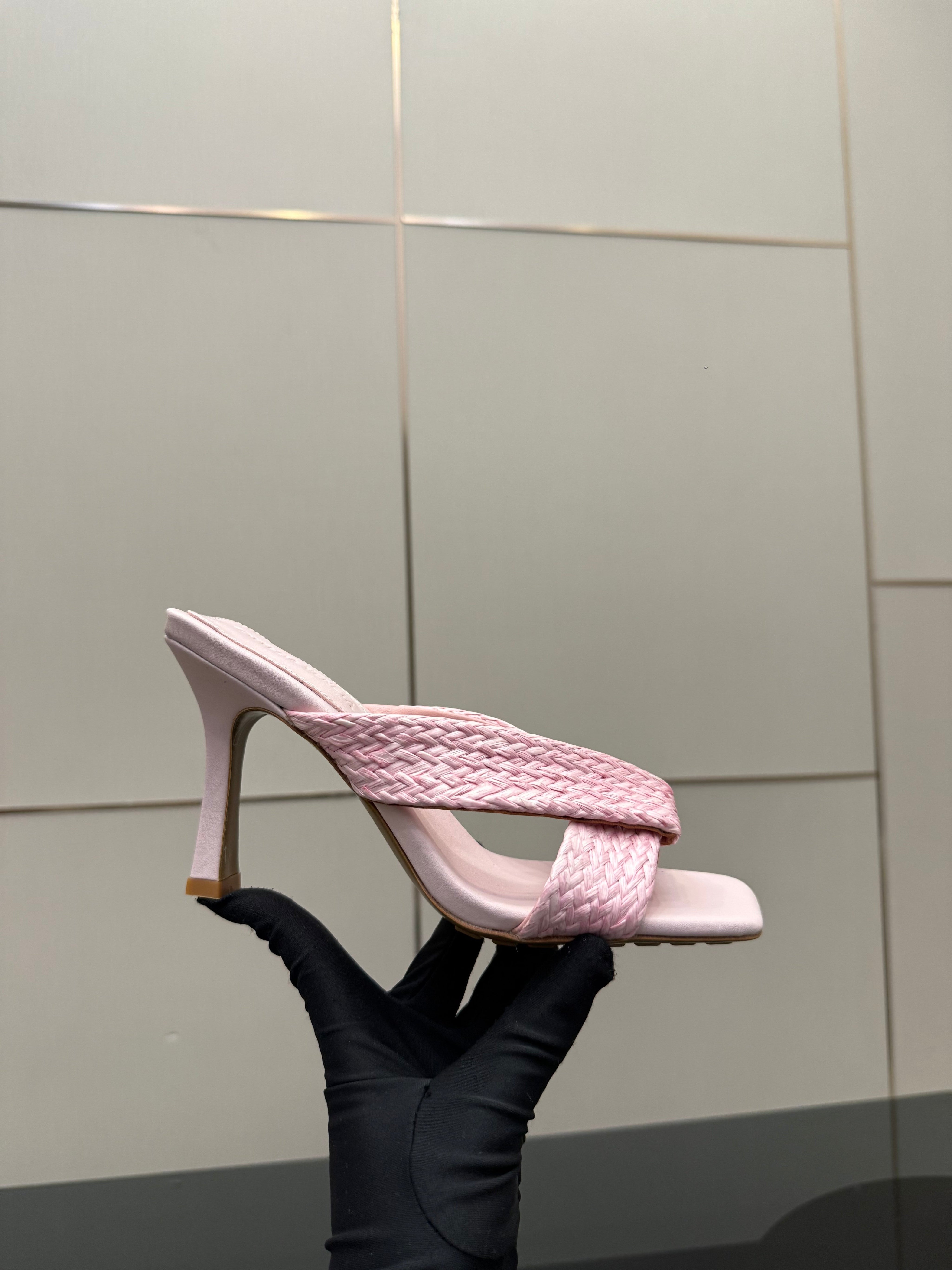 BOTTEGA VENETA 26S HEELED SANDALS 95 MM IN LIGHT PINK CALFSKIN AND RAFFIA