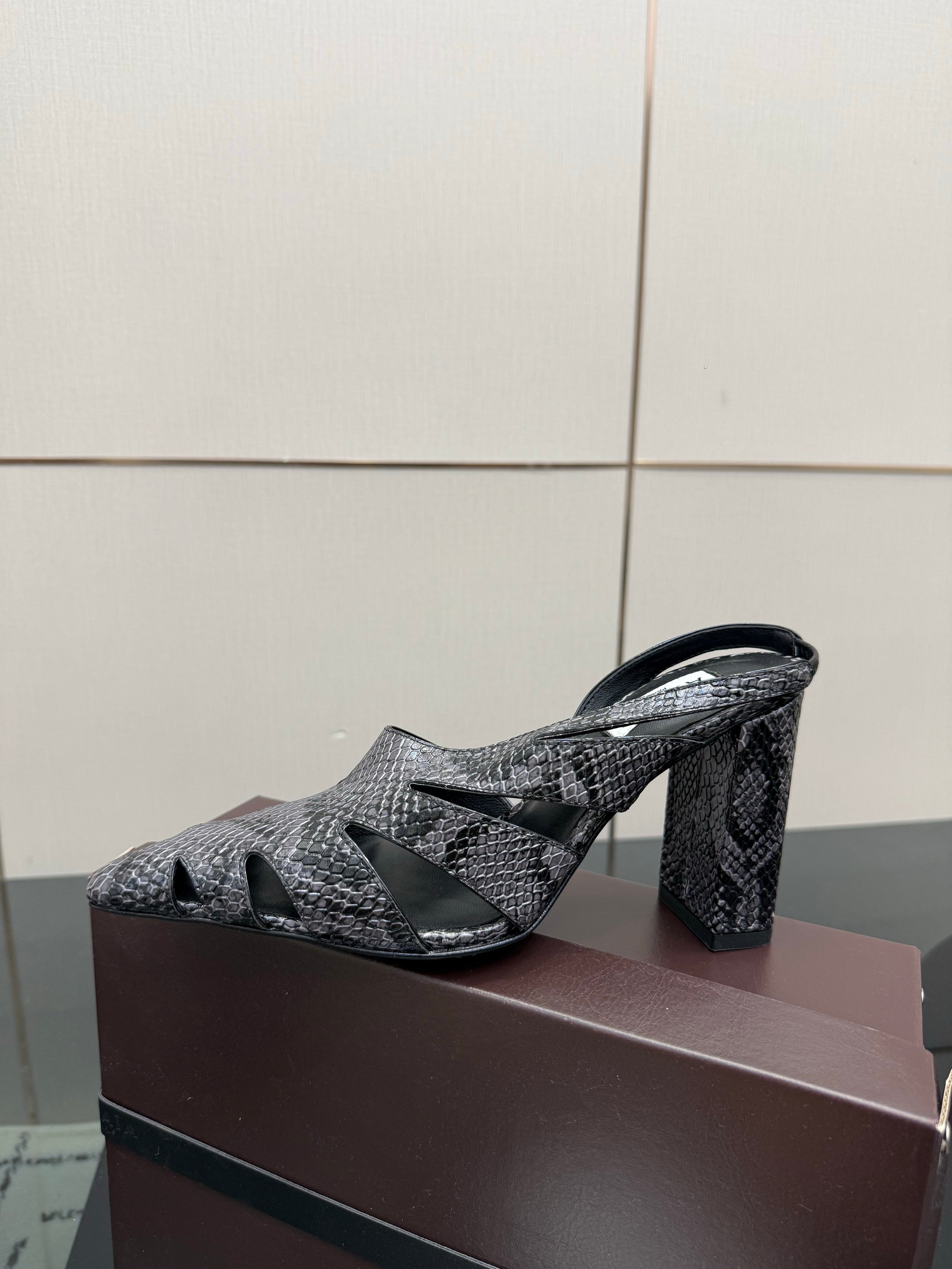 ALAIA 26S HEELED SLINGBACKS IN BLACK PYTHON-EMBOSSED LEATHER