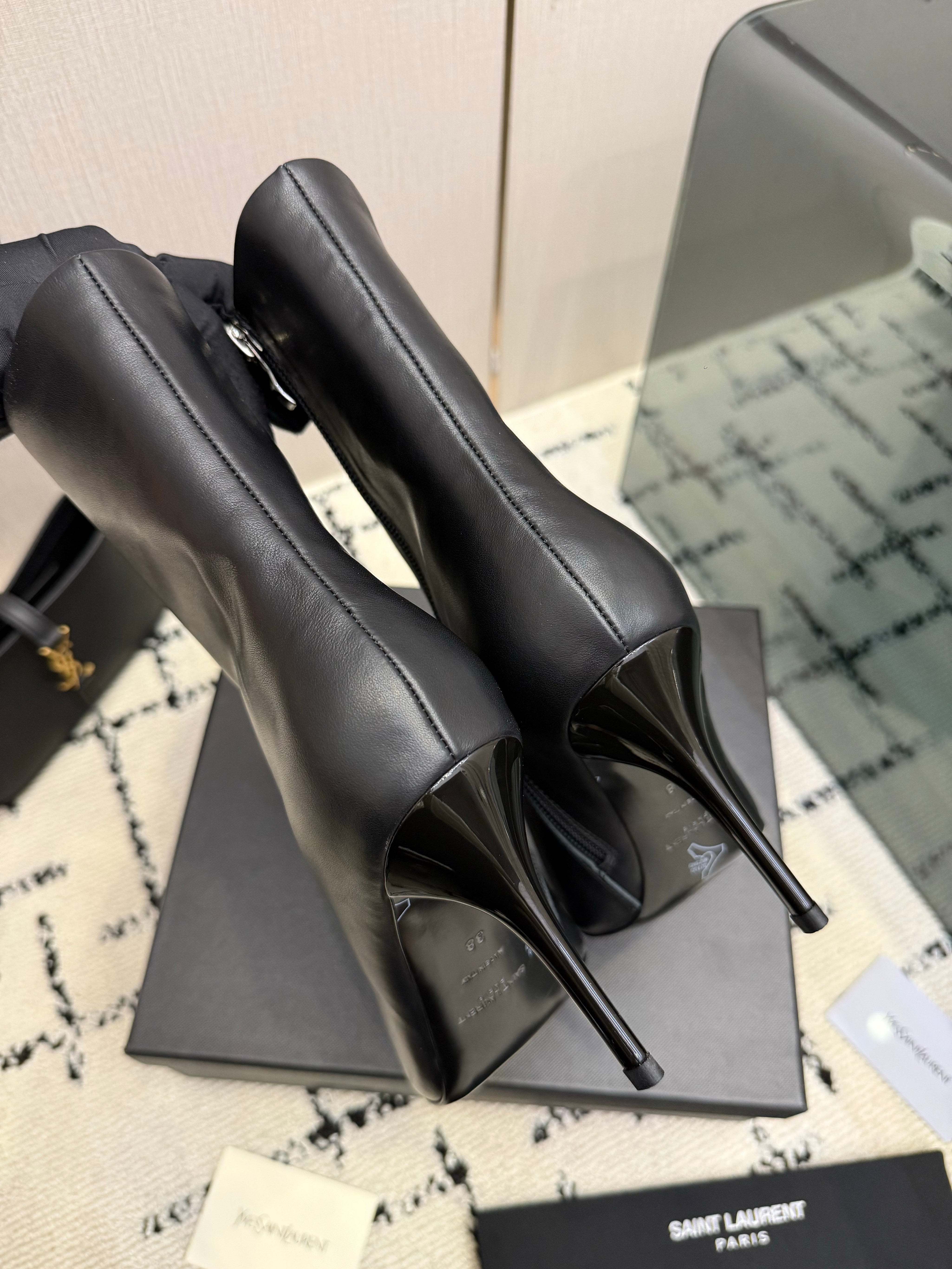 YSL 26S ANKLE BOOTS 100 MM IN BLACK CALFSKIN