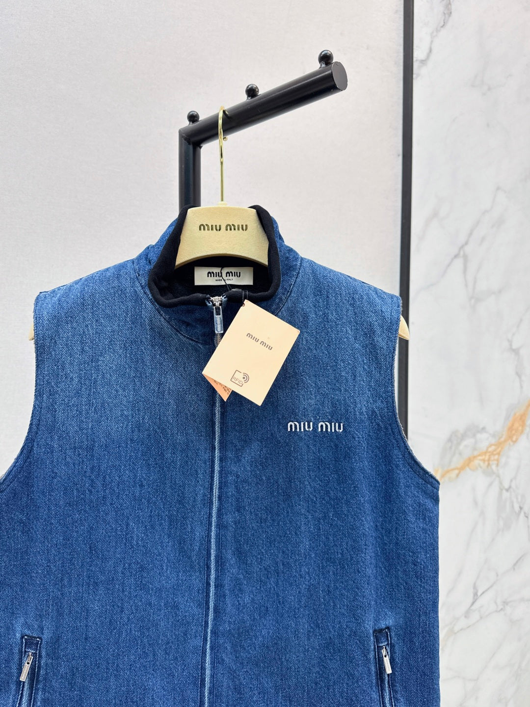 MIUMIU 26S SLEEVELESS DENIM JACKET 958
