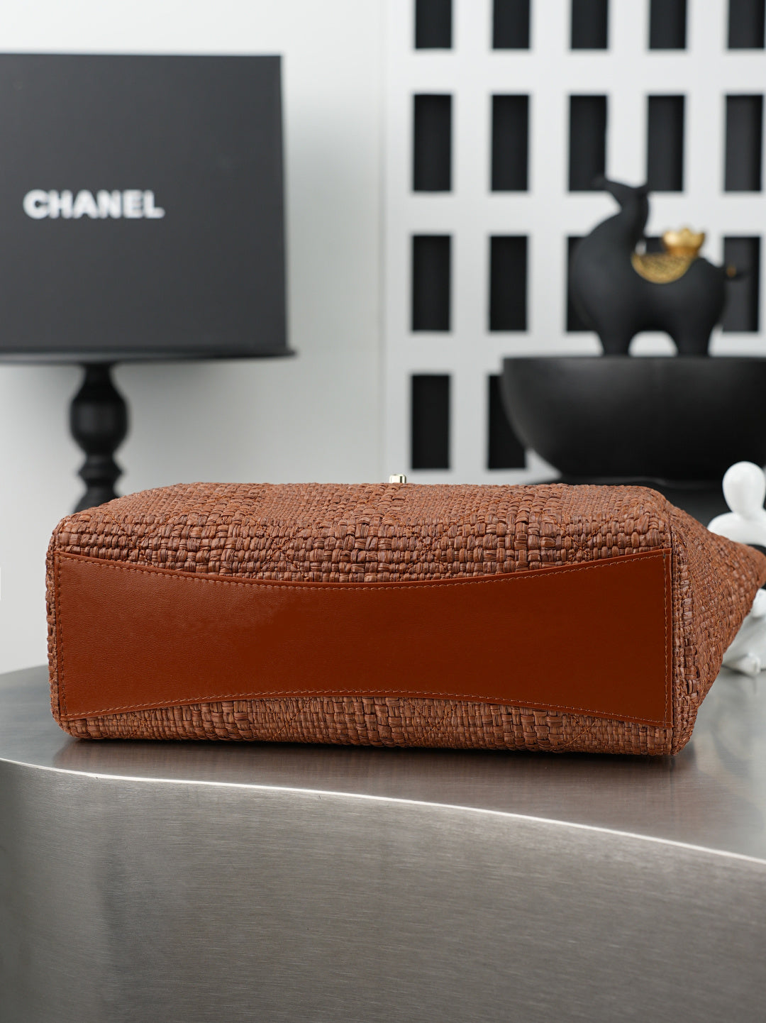CHANEL 25S SHOULDER BAG 32 IN CARAMEL BROWN RAFFIA AND CALFSKIN GOLD HARDWARE