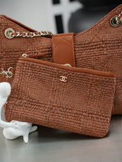 CHANEL 25S SHOULDER BAG 32 IN CARAMEL BROWN RAFFIA AND CALFSKIN GOLD HARDWARE