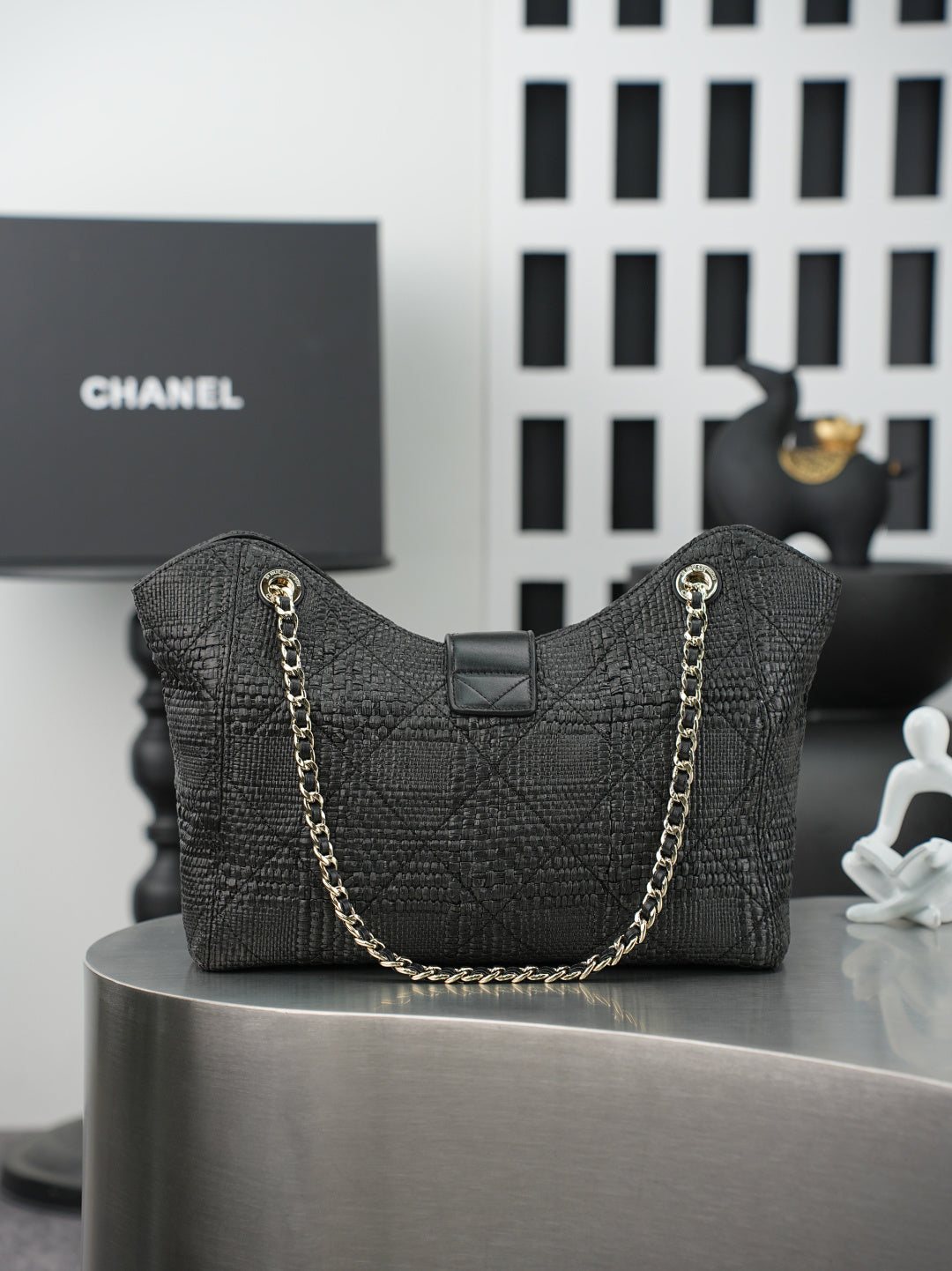 CHANEL 25S SHOULDER BAG 32 IN BLACK RAFFIA AND CALFSKIN GOLD HARDWARE