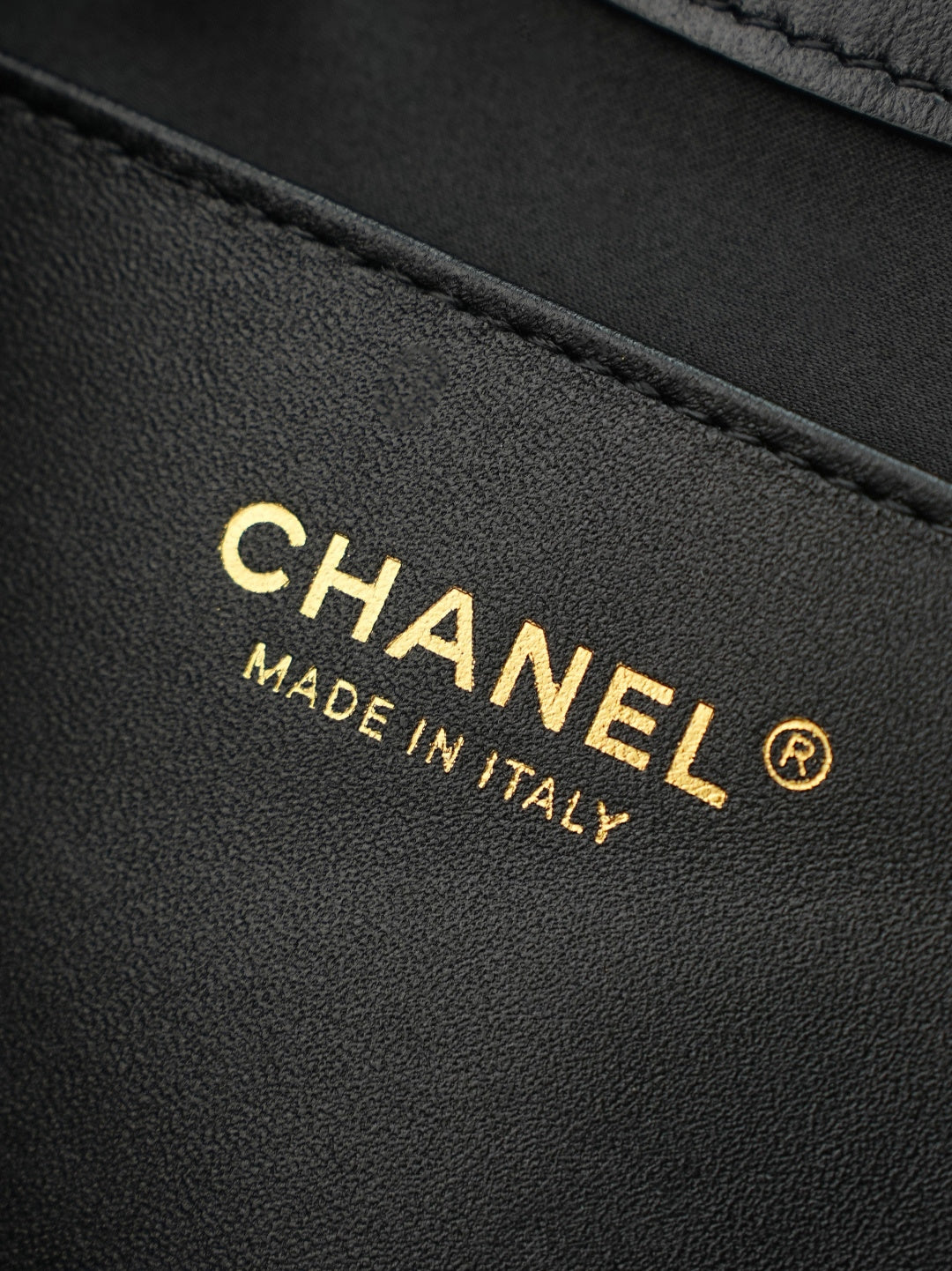 CHANEL 25S SHOULDER BAG 32 IN BLACK RAFFIA AND CALFSKIN GOLD HARDWARE