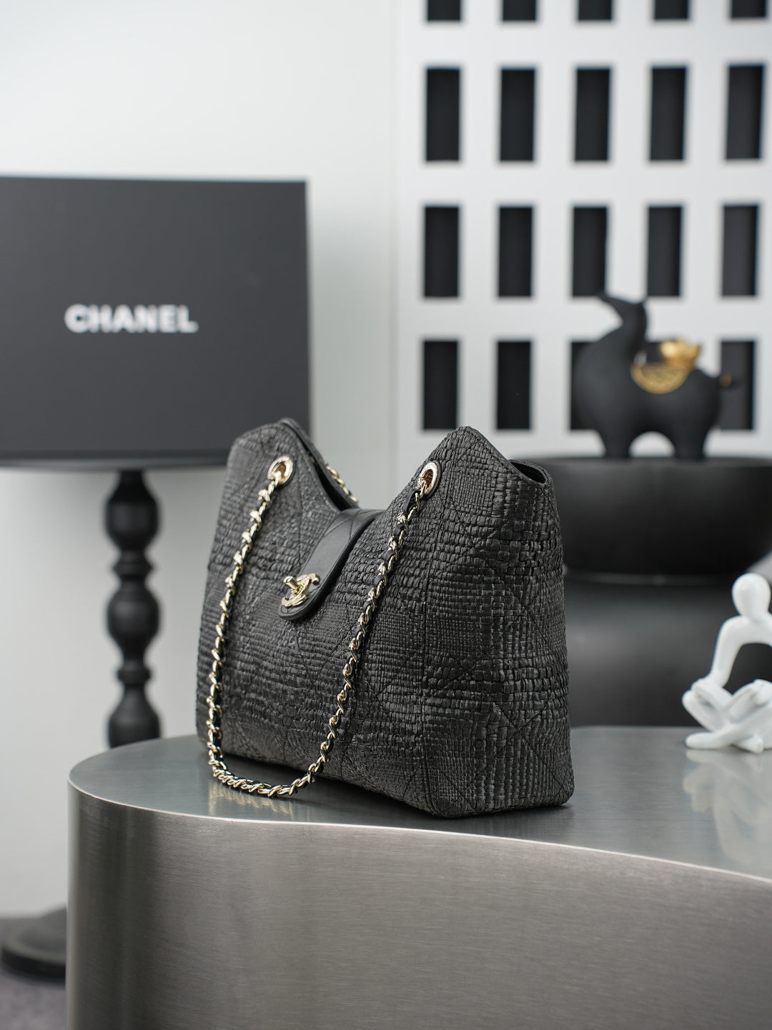 CHANEL 25S SHOULDER BAG 32 IN BLACK RAFFIA AND CALFSKIN GOLD HARDWARE