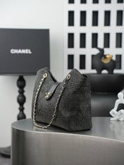 CHANEL 25S SHOULDER BAG 32 IN BLACK RAFFIA AND CALFSKIN GOLD HARDWARE