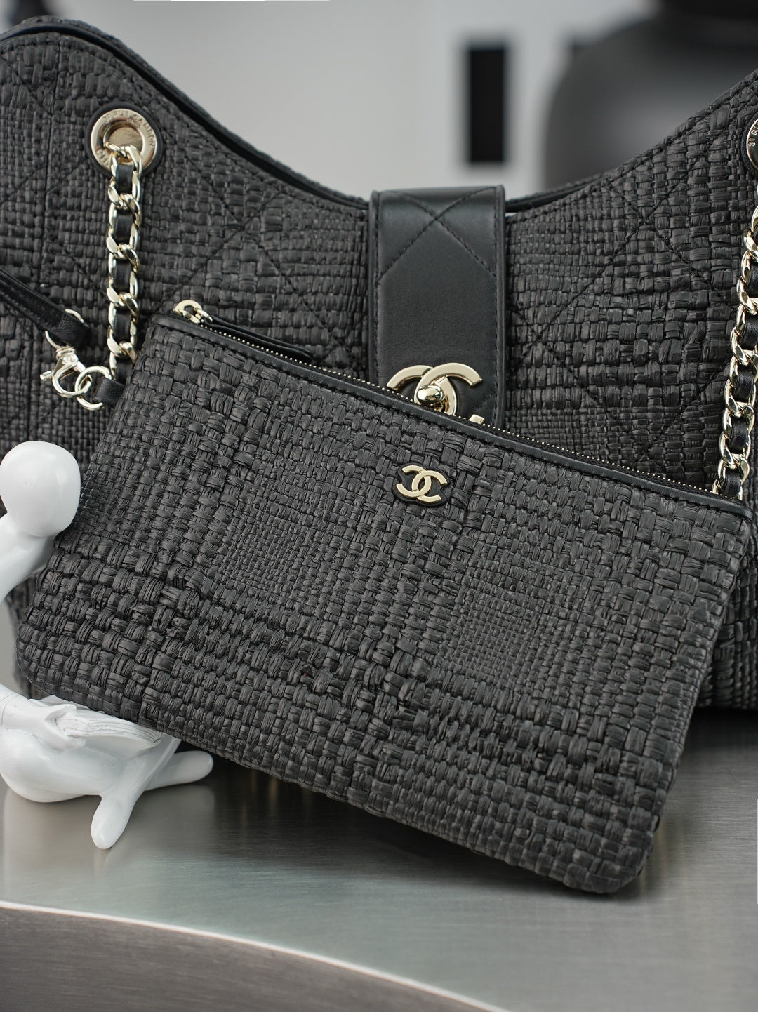 CHANEL 25S SHOULDER BAG 32 IN BLACK RAFFIA AND CALFSKIN GOLD HARDWARE