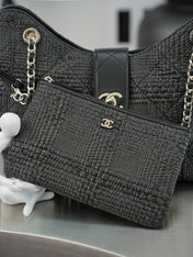 CHANEL 25S SHOULDER BAG 32 IN BLACK RAFFIA AND CALFSKIN GOLD HARDWARE