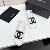 CHANEL 26S FLAT SANDALS IN WHITE LAMBSKIN WITH BLACK OVERSIZED CC LOGO