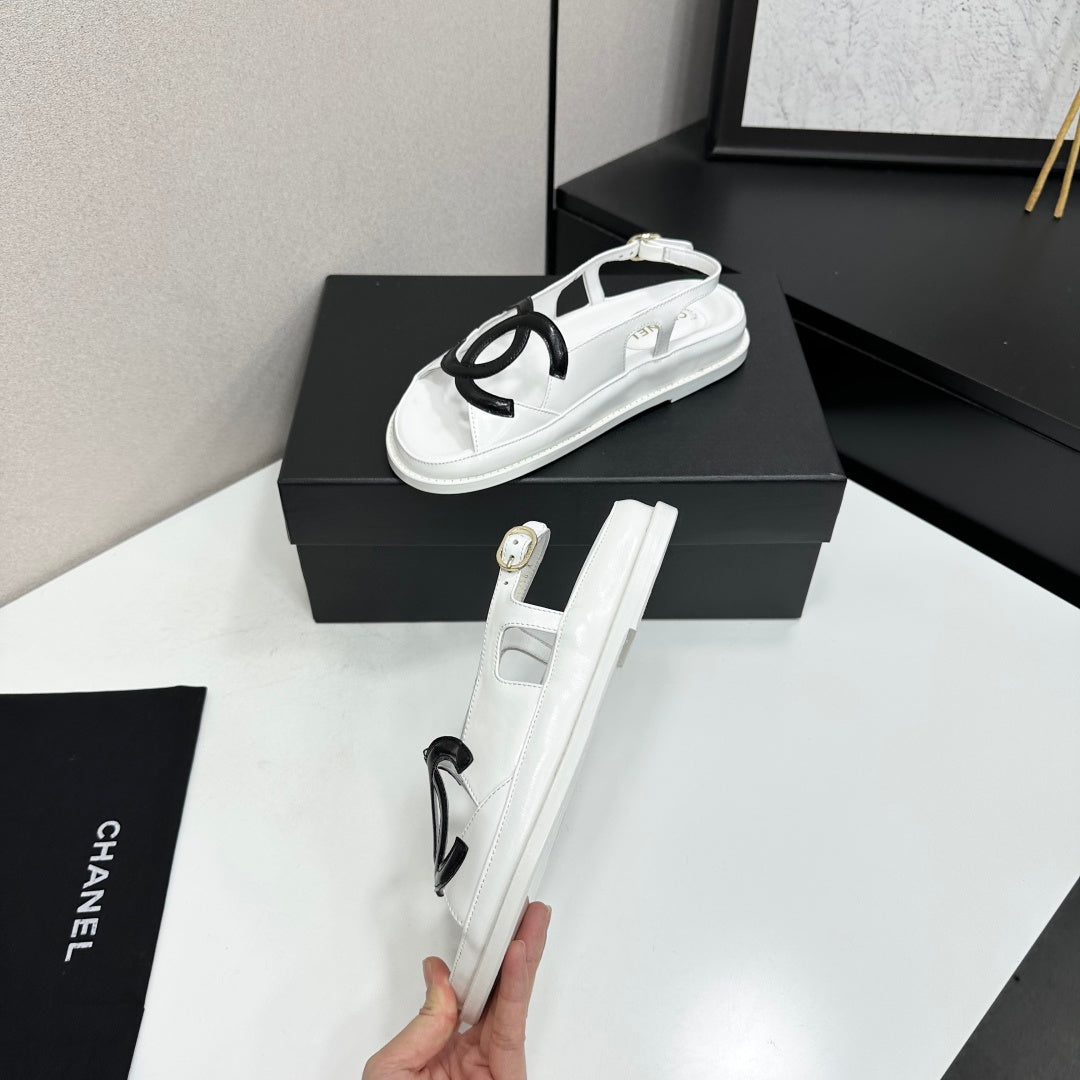 CHANEL 26S FLAT SANDALS IN WHITE LAMBSKIN WITH BLACK OVERSIZED CC LOGO