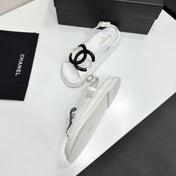 CHANEL 26S FLAT SANDALS IN WHITE LAMBSKIN WITH BLACK OVERSIZED CC LOGO