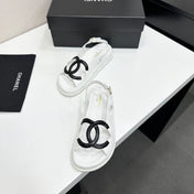 CHANEL 26S FLAT SANDALS IN WHITE LAMBSKIN WITH BLACK OVERSIZED CC LOGO