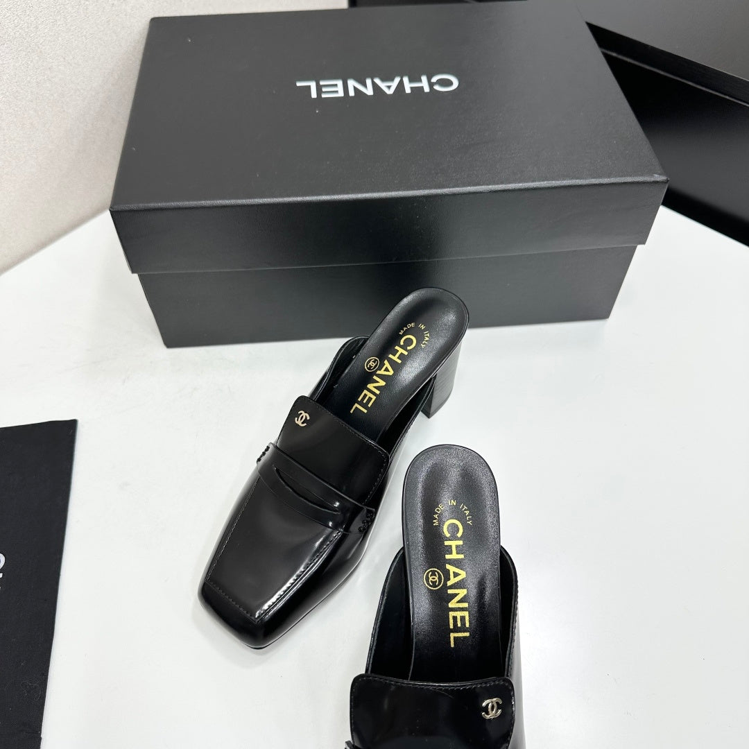 CHANEL 26S MULE PUMPS IN BLACK PATENT CALFSKIN
