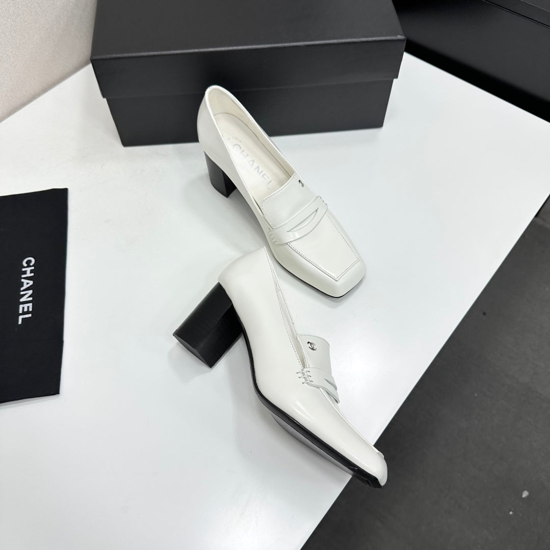 CHANEL 26S LOAFER PUMPS IN WHITE SHINY CALFSKIN