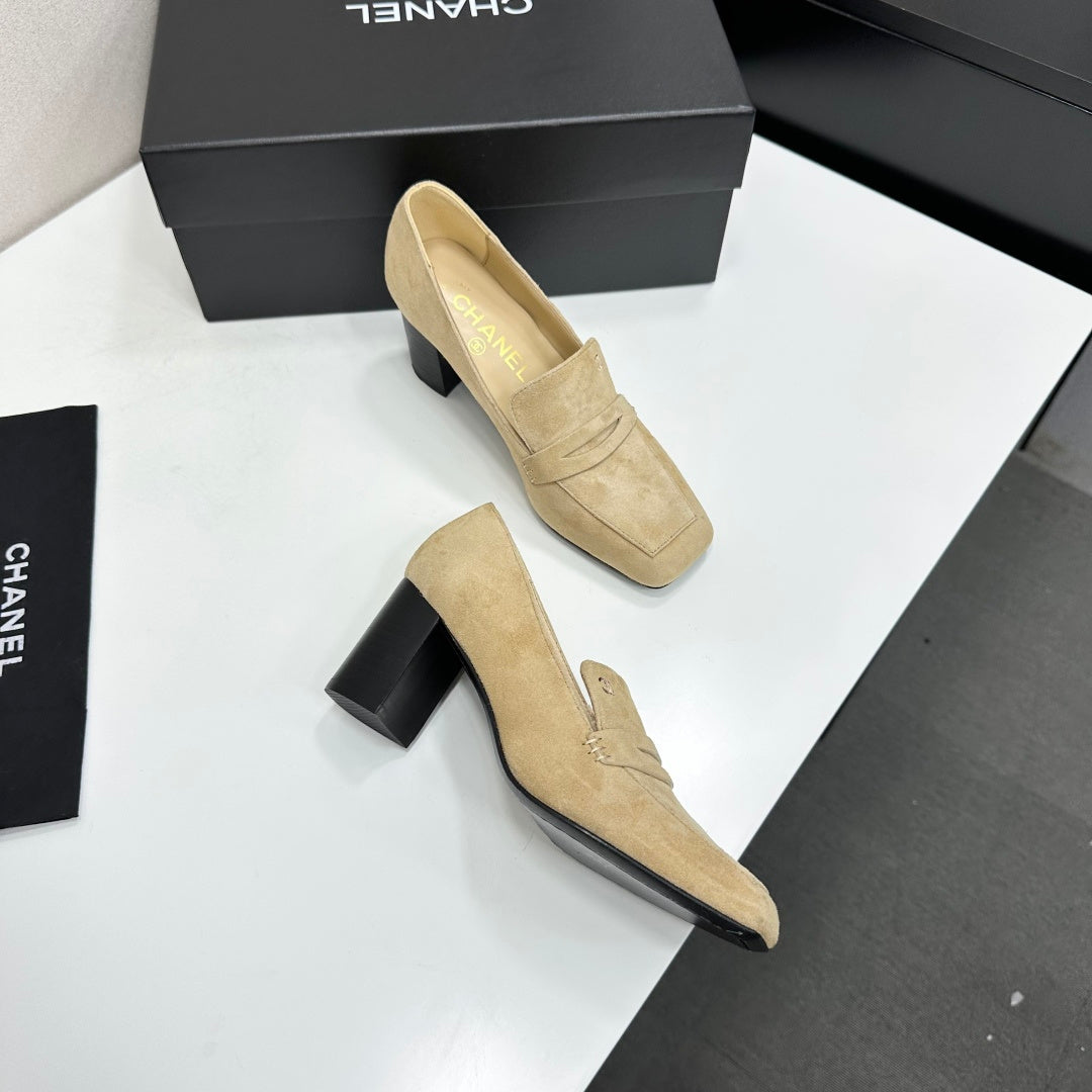 CHANEL 26S LOAFER PUMPS IN BEIGE SUEDE