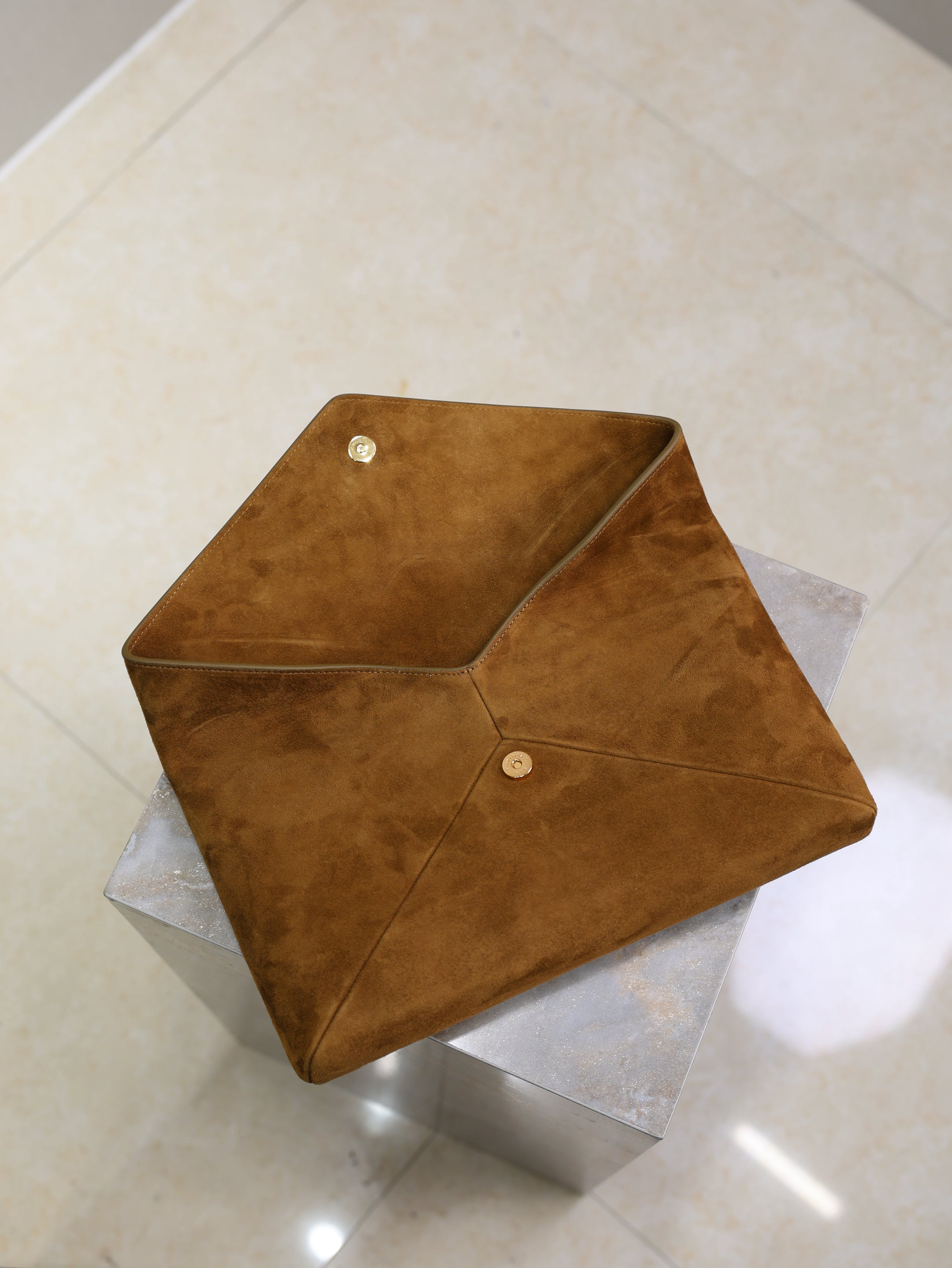 YSL 25S CASSANDRE LARGE ENVELOPE POUCH 29 IN BURNT UMBER SUEDE GOLD HARDWRE