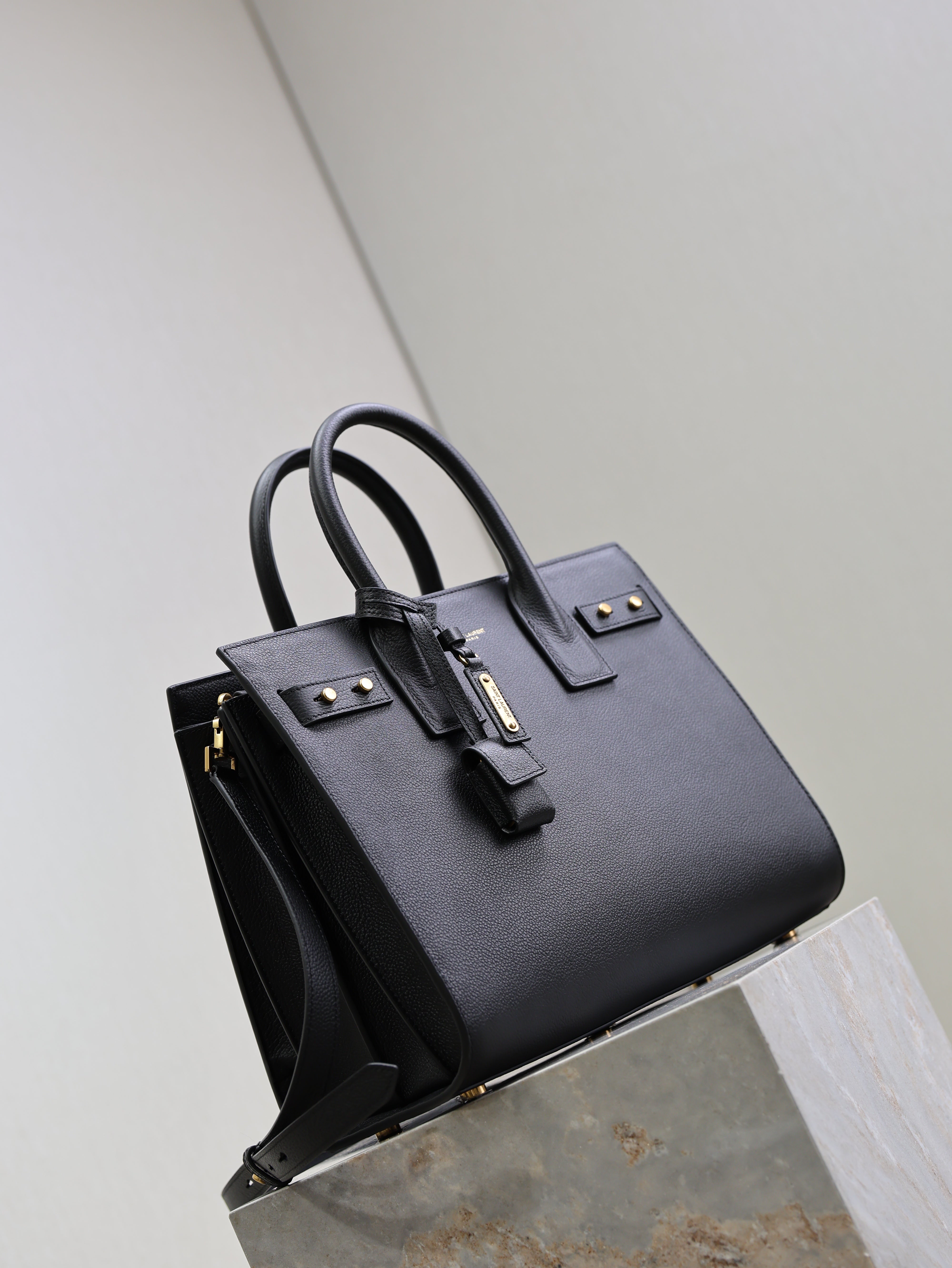 YSL 25S SAC DE JOUR GM 32 IN BLACK SUPPLE GRAINED CALFSKIN GOLD HARDWARE