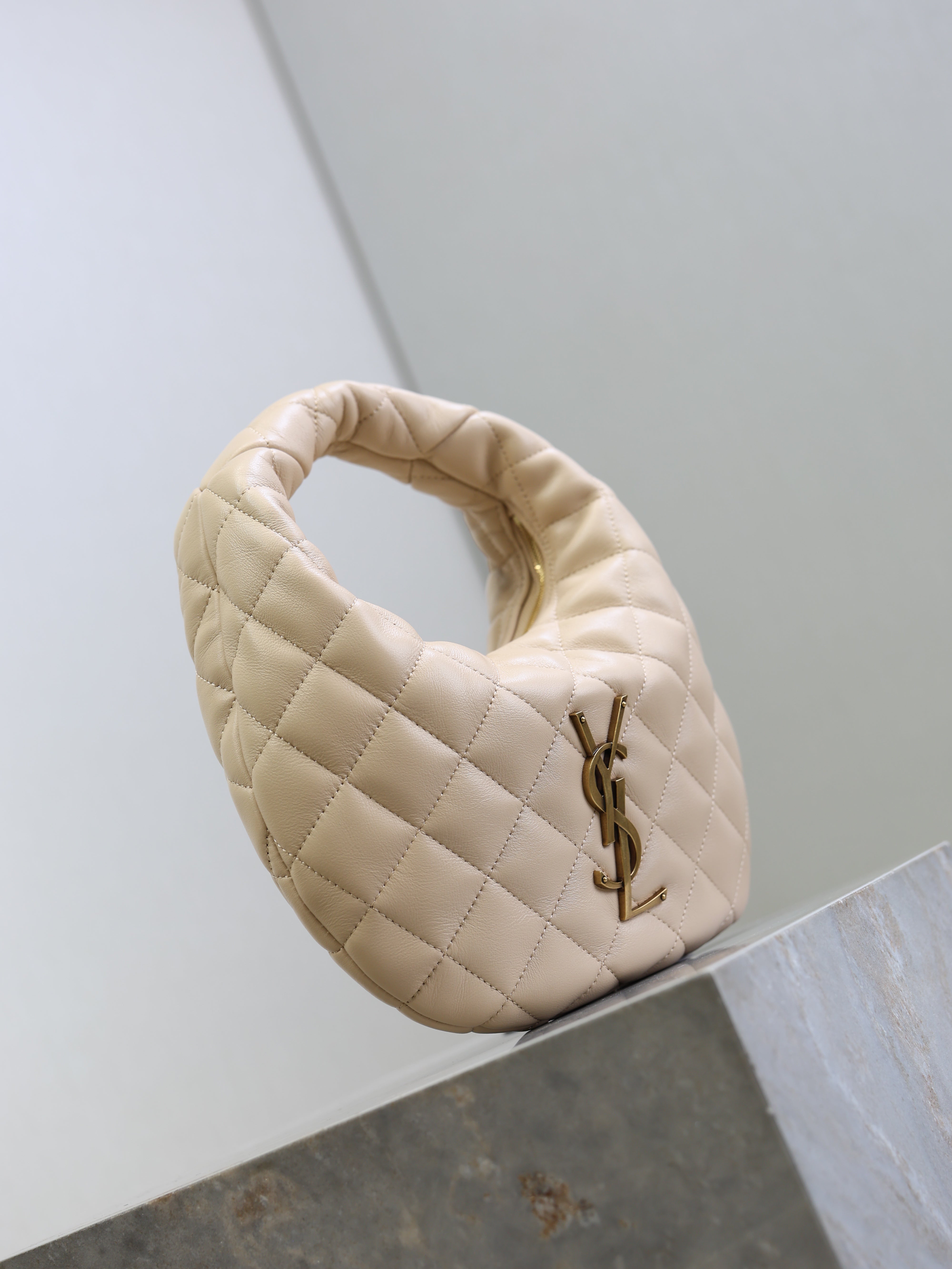 YSL 25S ICARINO 17 IN BEIGE QUILTED CALFSKIN GOLD HARDWARE