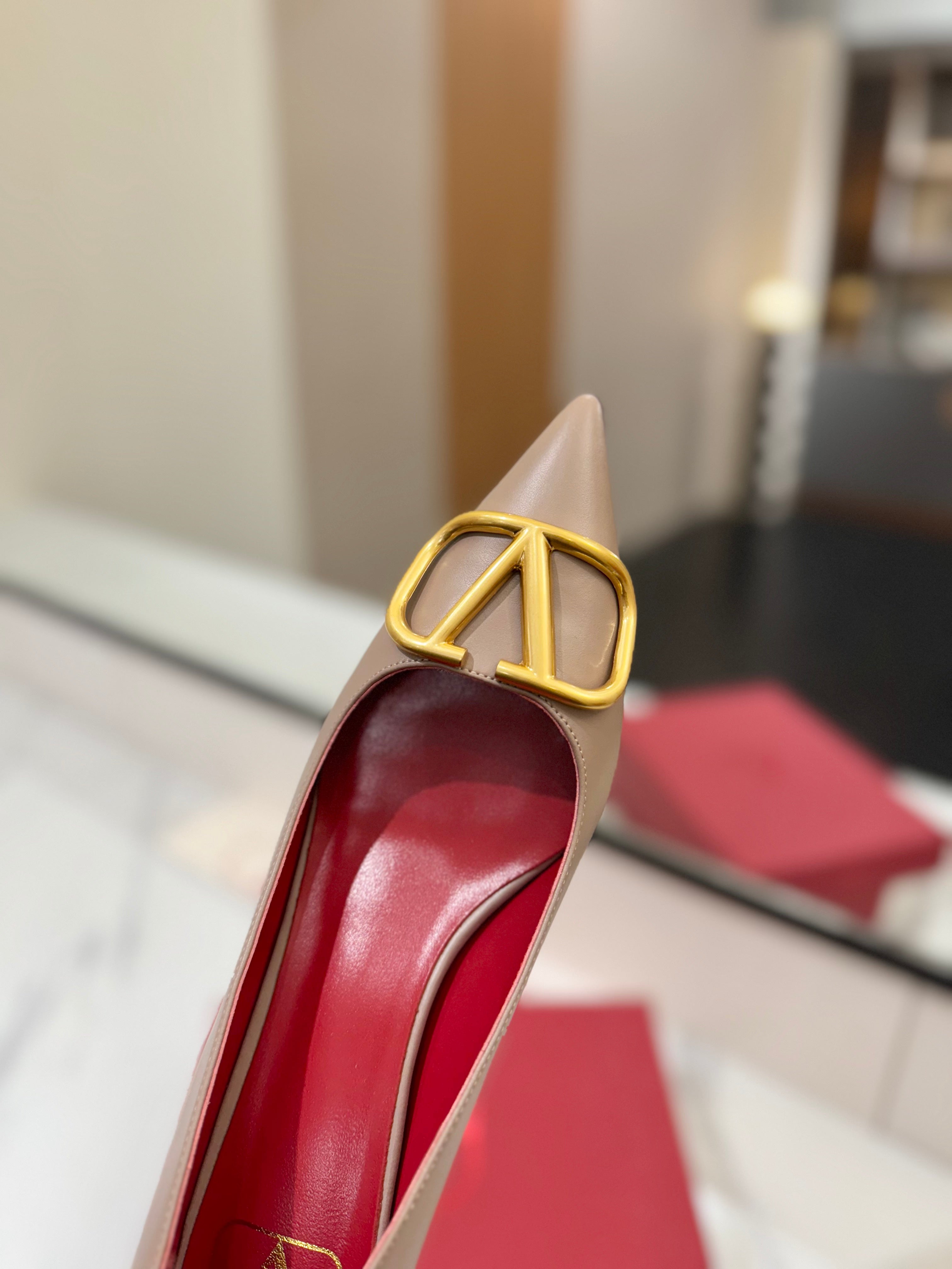VALENTINO 26S HIGH HEELS 45 MM IN BEIGE SMOOTH CALFSKIN WITH GOLD HARDWARE
