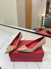 VALENTINO 26S HIGH HEELS 45 MM IN BEIGE SMOOTH CALFSKIN WITH GOLD HARDWARE