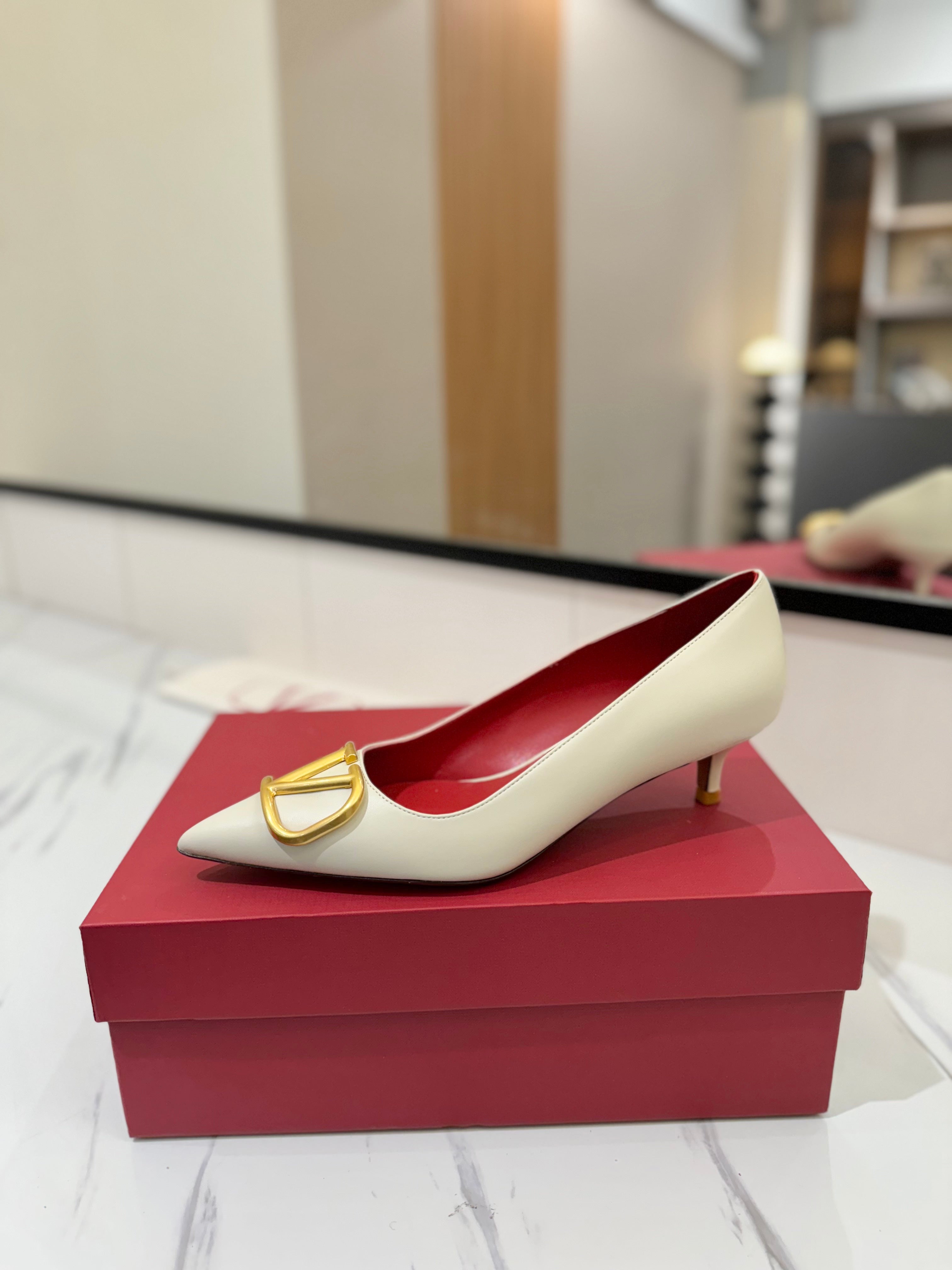VALENTINO 26S HIGH HEELS 45 MM IN CREAM WHITE SMOOTH CALFSKIN WITH GOLD HARDWARE