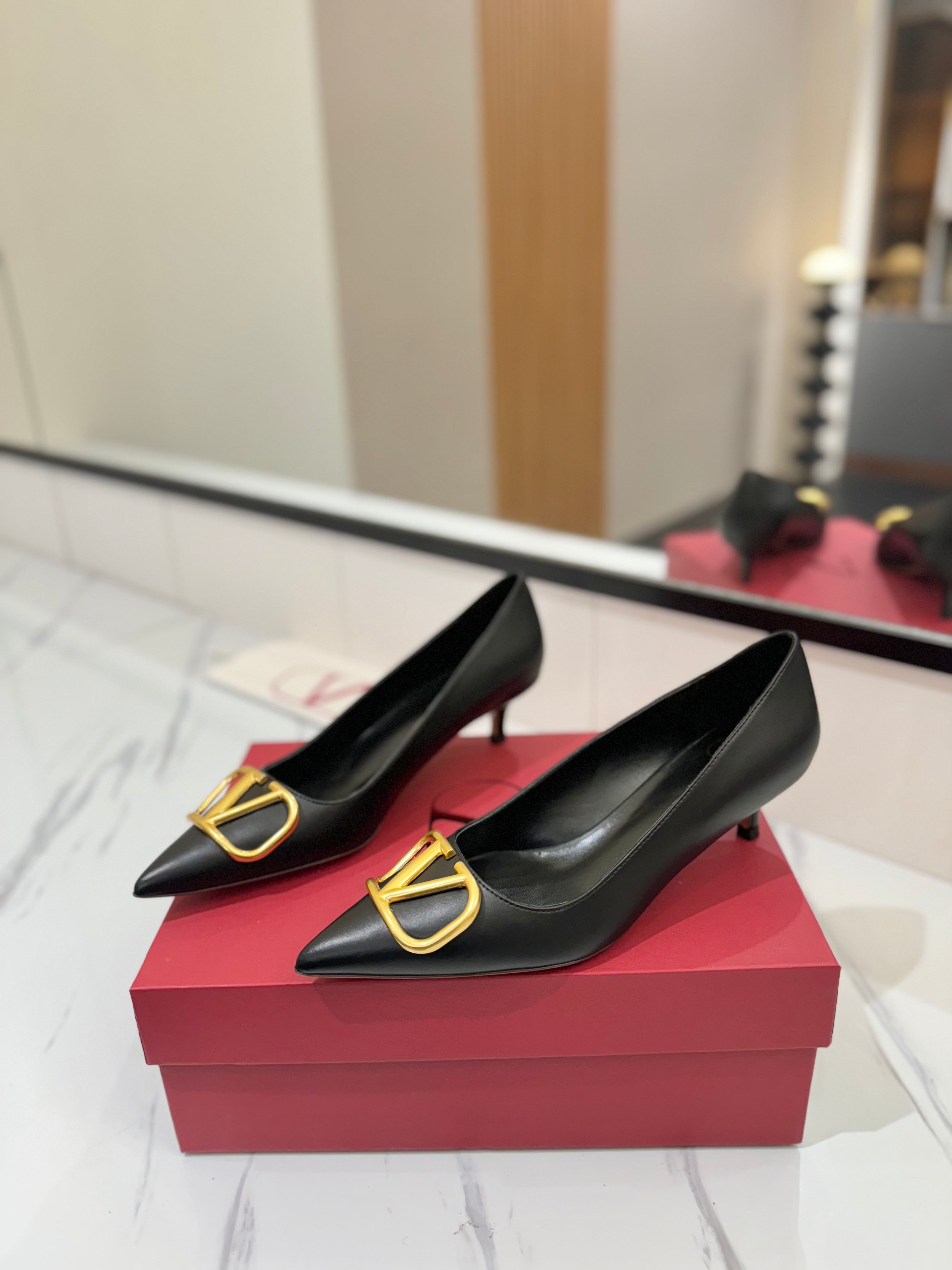 VALENTINO 26S HIGH HEELS 45 MM IN BLACK SMOOTH CALFSKIN WITH GOLD HARDWARE